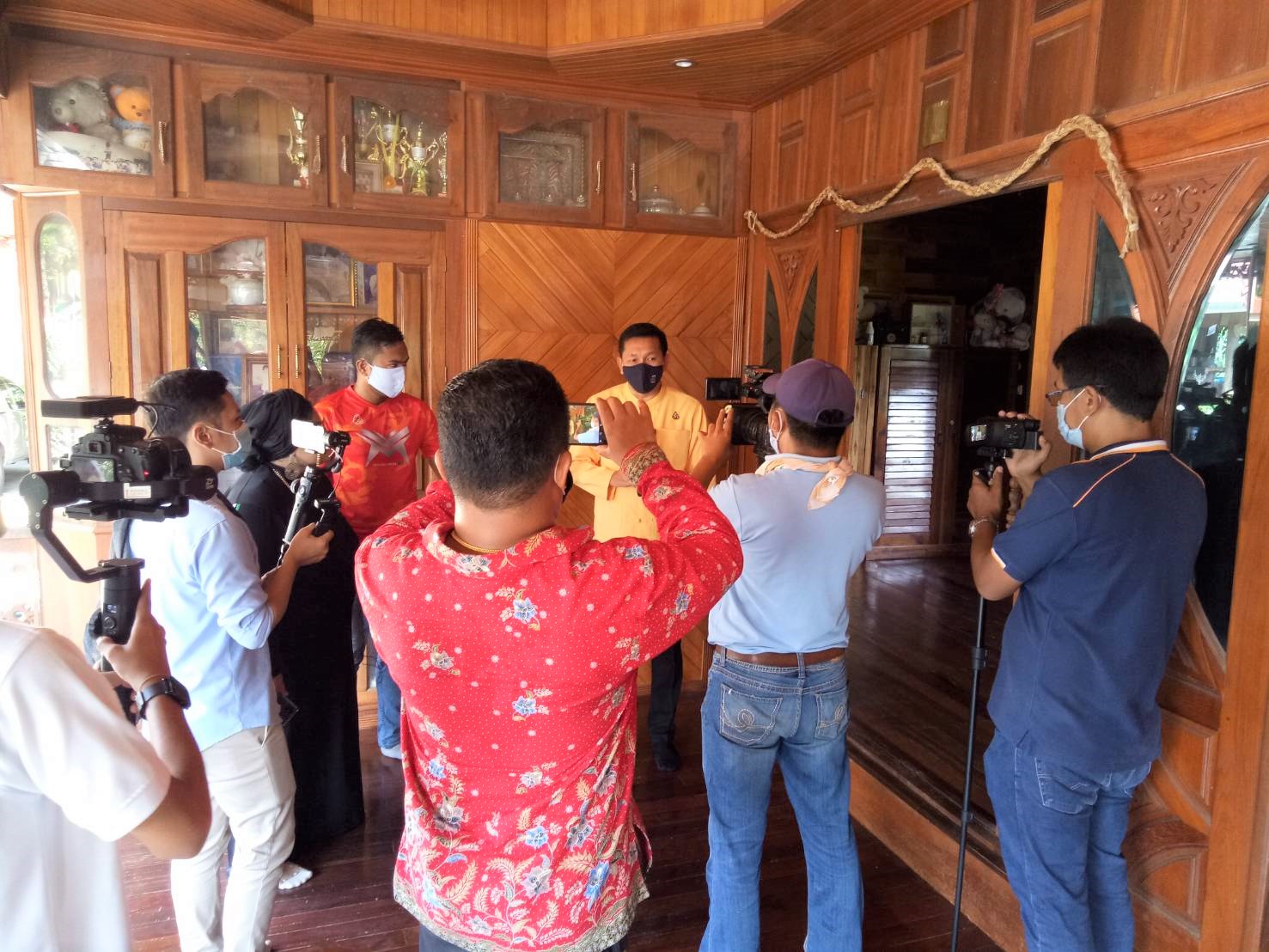 สำนักงานพัฒนาชุมชนจังหวัดสุราษฎร์ธานีและสื่อมวลชน ลงพื้นที่ให้กำลังใจ ห่วงใยชาวชุมชนท่องเที่ยว OTOP นวัตวิถี จากสถานการณ์ COVID-19