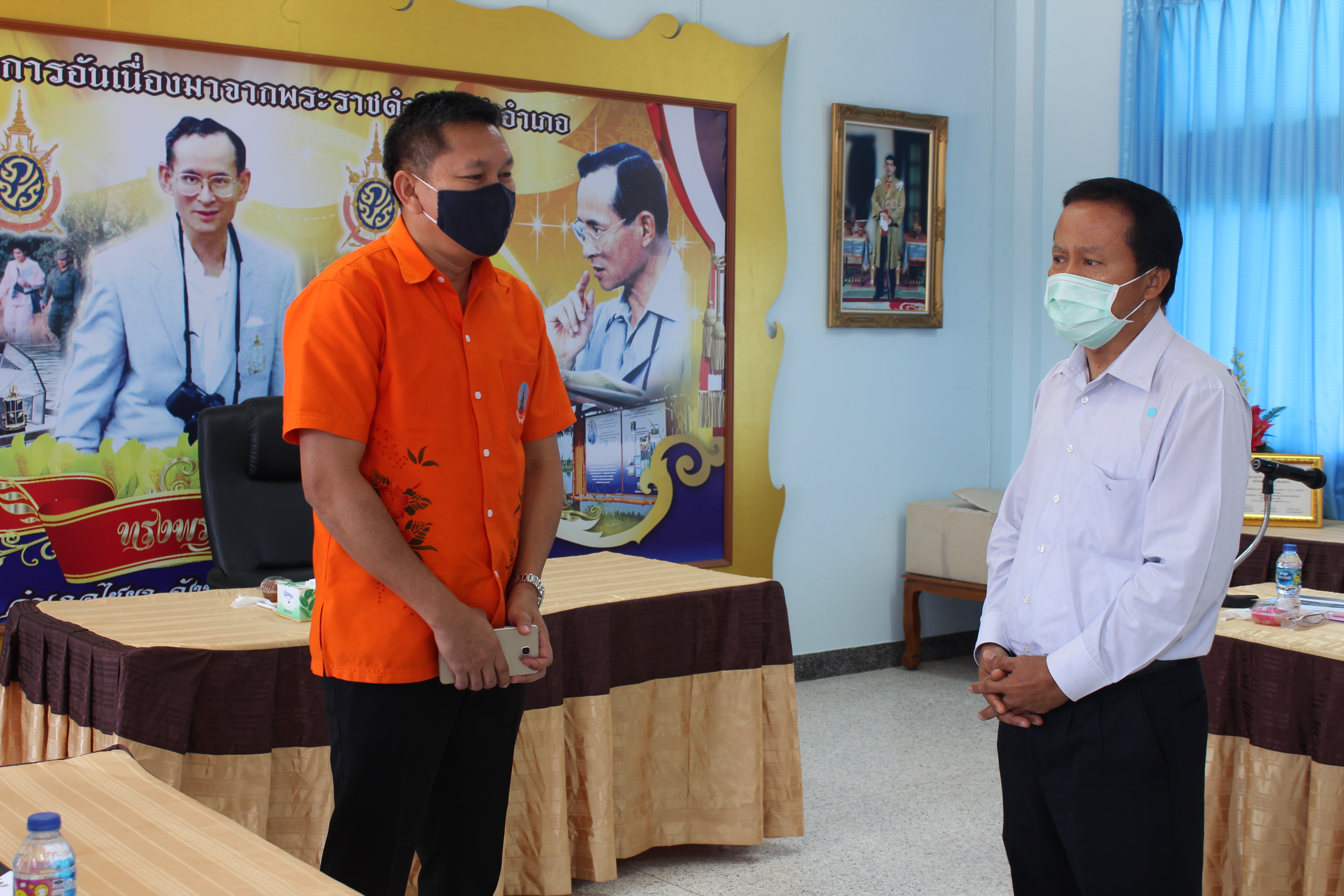 พจ.  ลงพื้นที่อำเภอไชยา  มอบเมล็ดพันธุ์ผัก  ส่งเสริมเศรษฐกิจฐานราก