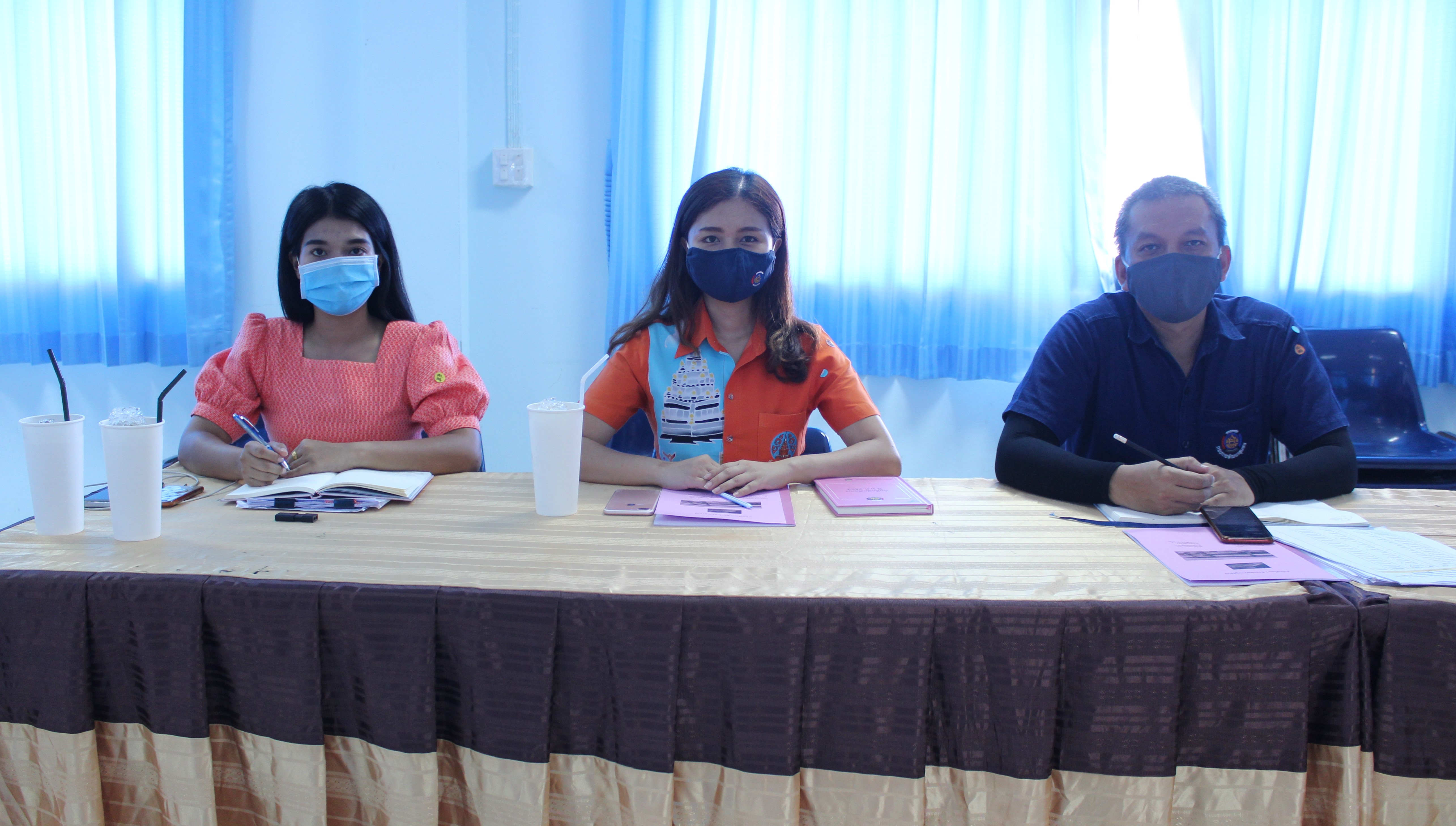 พจ.  ลงพื้นที่อำเภอไชยา  มอบเมล็ดพันธุ์ผัก  ส่งเสริมเศรษฐกิจฐานราก