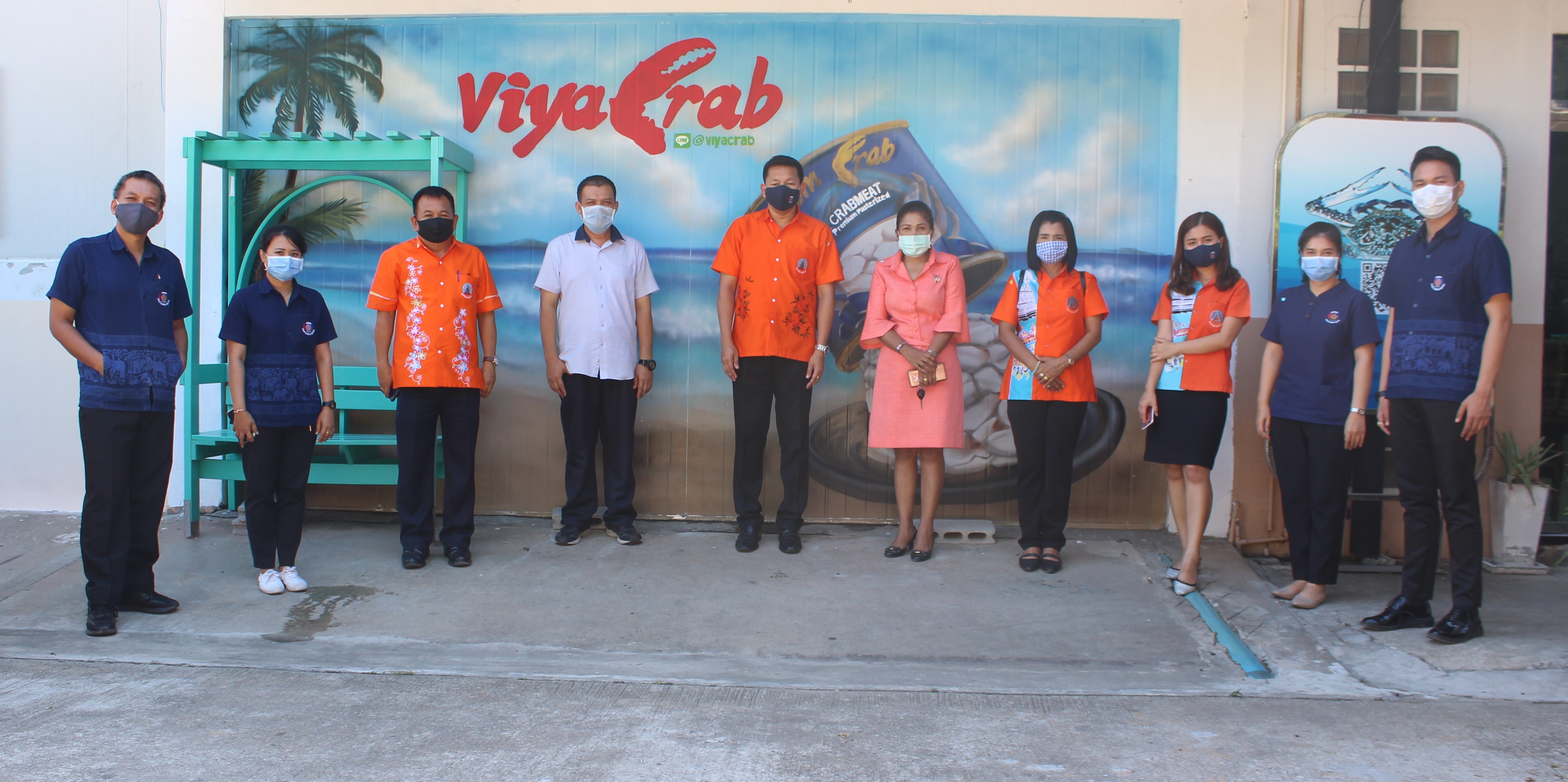 พจ.  ลงพื้นที่อำเภอไชยา  มอบเมล็ดพันธุ์ผัก  ส่งเสริมเศรษฐกิจฐานราก