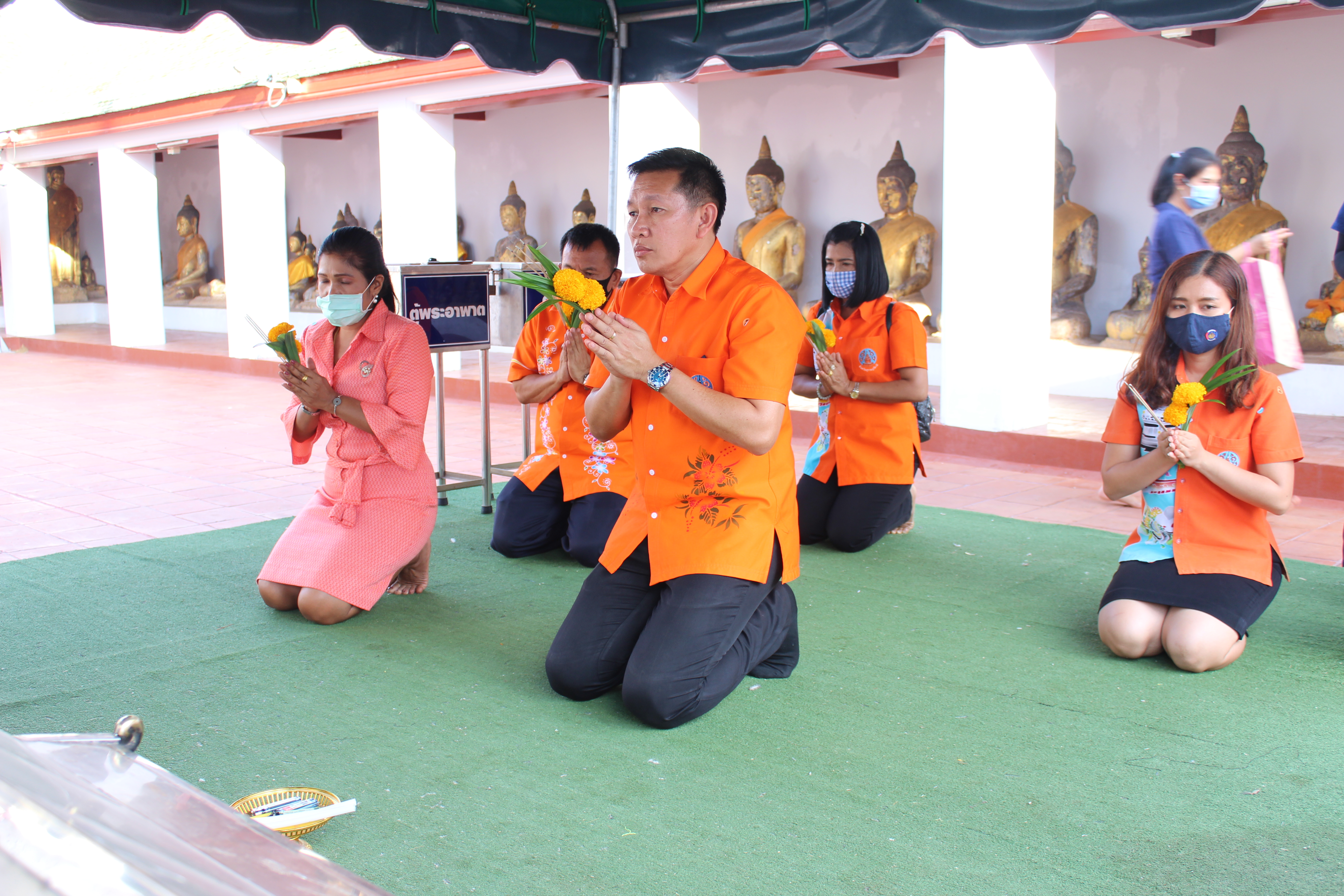 พจ.  ลงพื้นที่อำเภอไชยา  มอบเมล็ดพันธุ์ผัก  ส่งเสริมเศรษฐกิจฐานราก