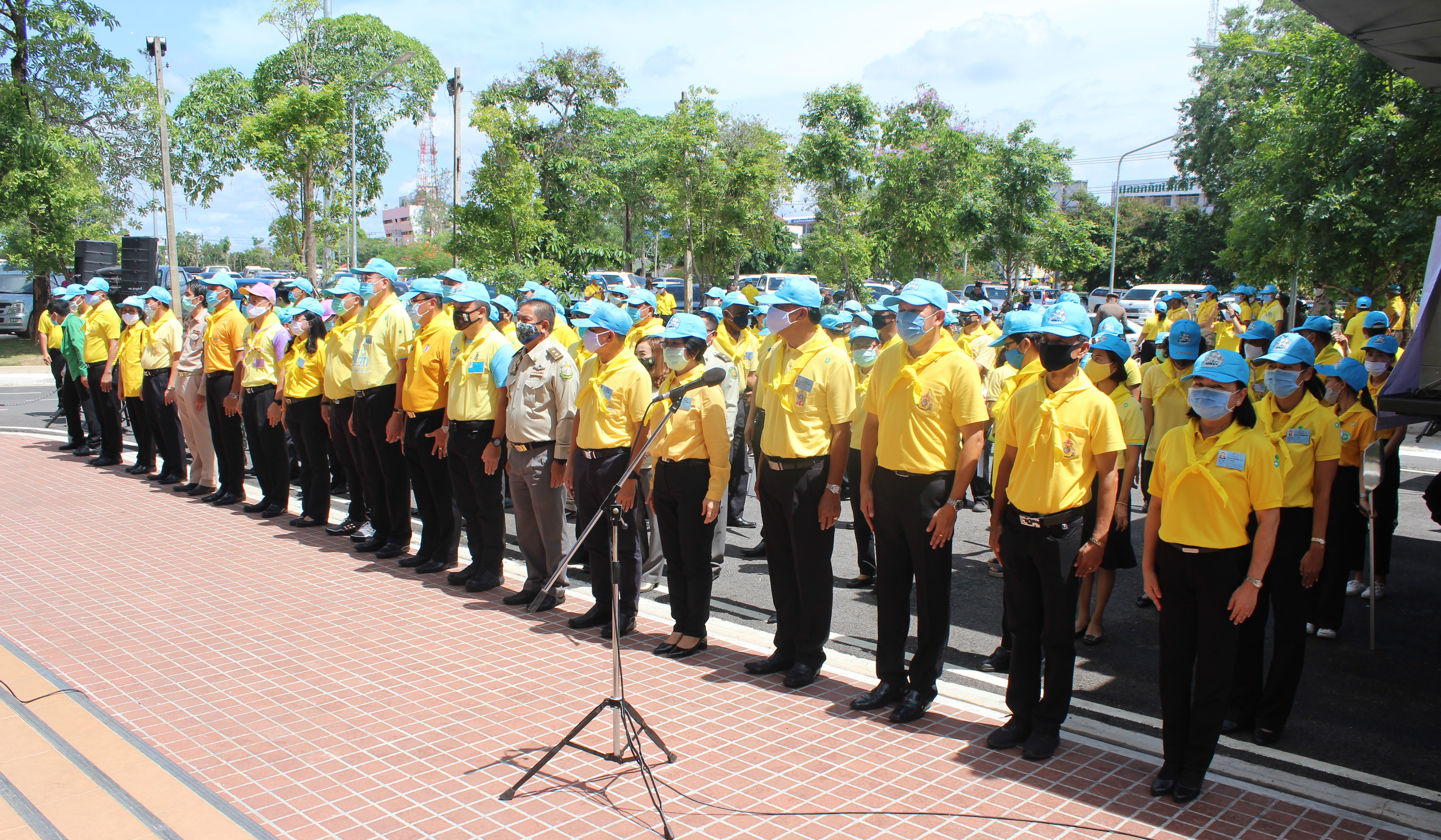 พจ.สุราษฎร์ธานี นำพืชผักสวนครัว มอบโรงครัวปรุงอาหาร