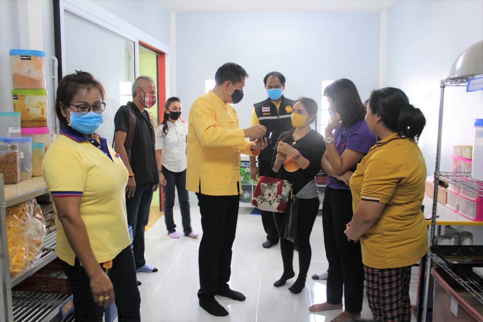 สำนักงานพัฒนาชุมชนจังหวัดสุราษฎร์ธานีและสื่อมวลชน ลงพื้นที่ให้กำลังใจ ห่วงใยชาวชุมชนท่องเที่ยว OTOP นวัตวิถี จากสถานการณ์ COVID-19