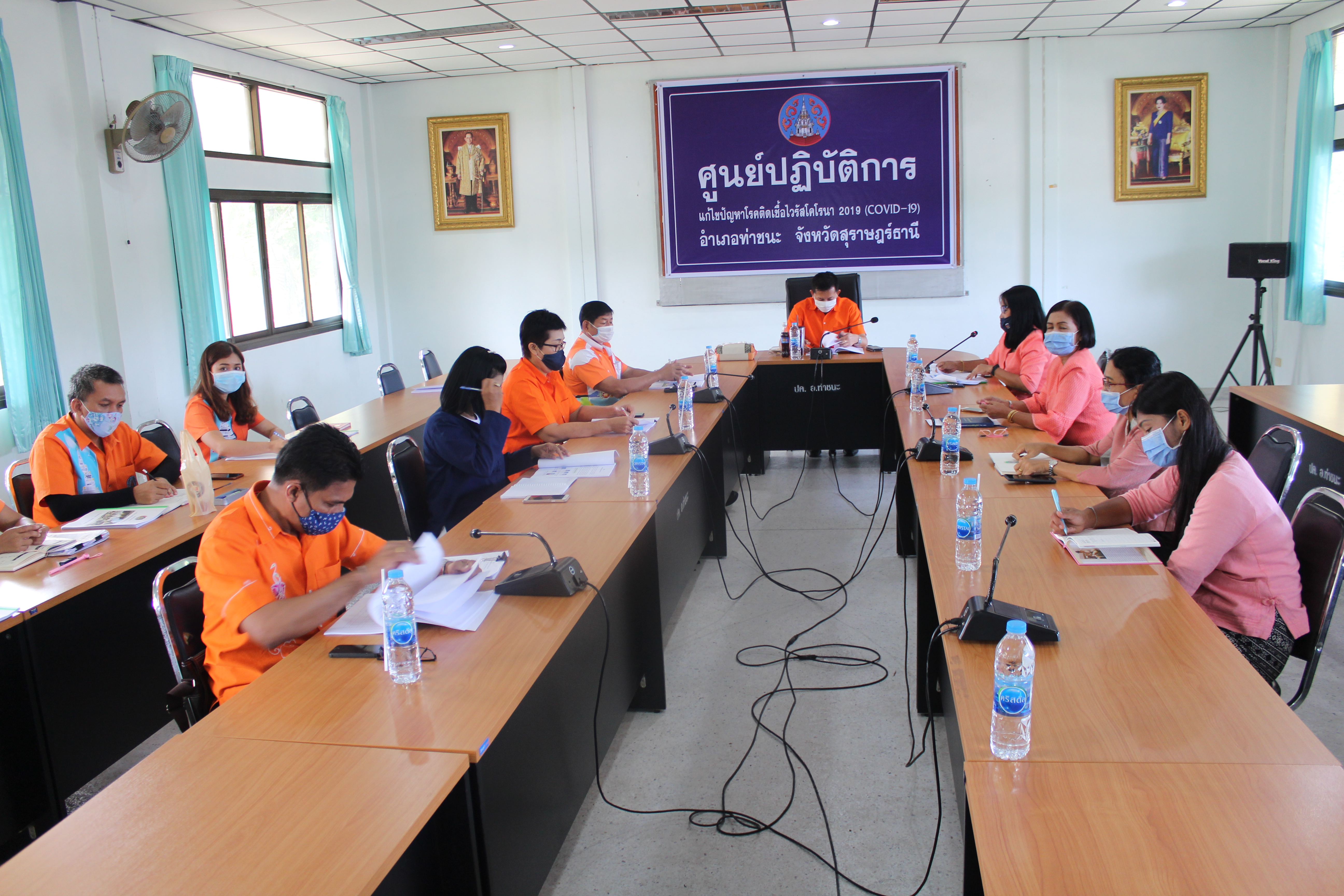 พัฒนาการจังหวัด มอบถุงยังชีพช่วยเหลือครัวเรือนยากจนที่ได้รับผลกระทบจากสถานการณ์โรคโควิท -19