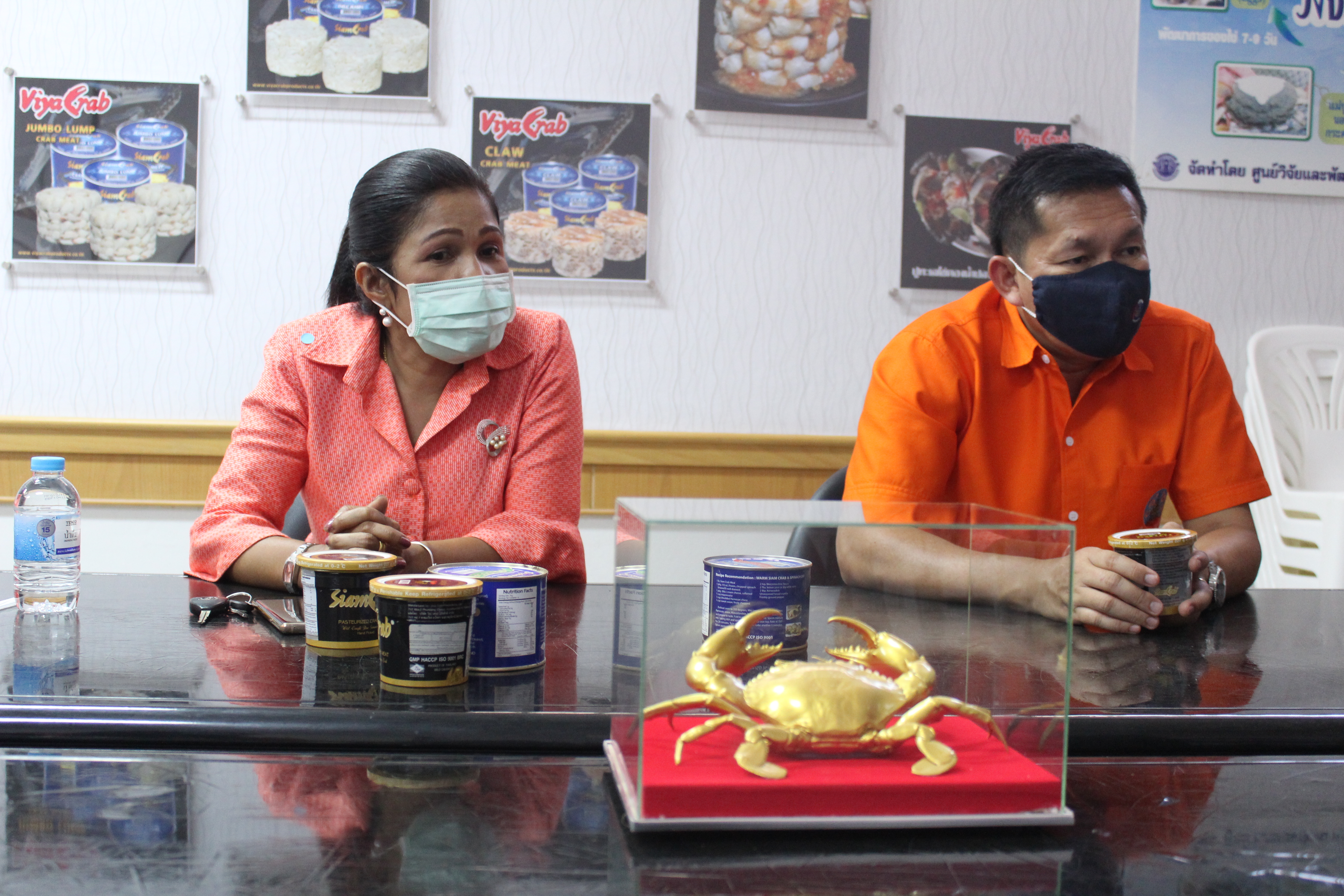 พจ.  ลงพื้นที่อำเภอไชยา  มอบเมล็ดพันธุ์ผัก  ส่งเสริมเศรษฐกิจฐานราก