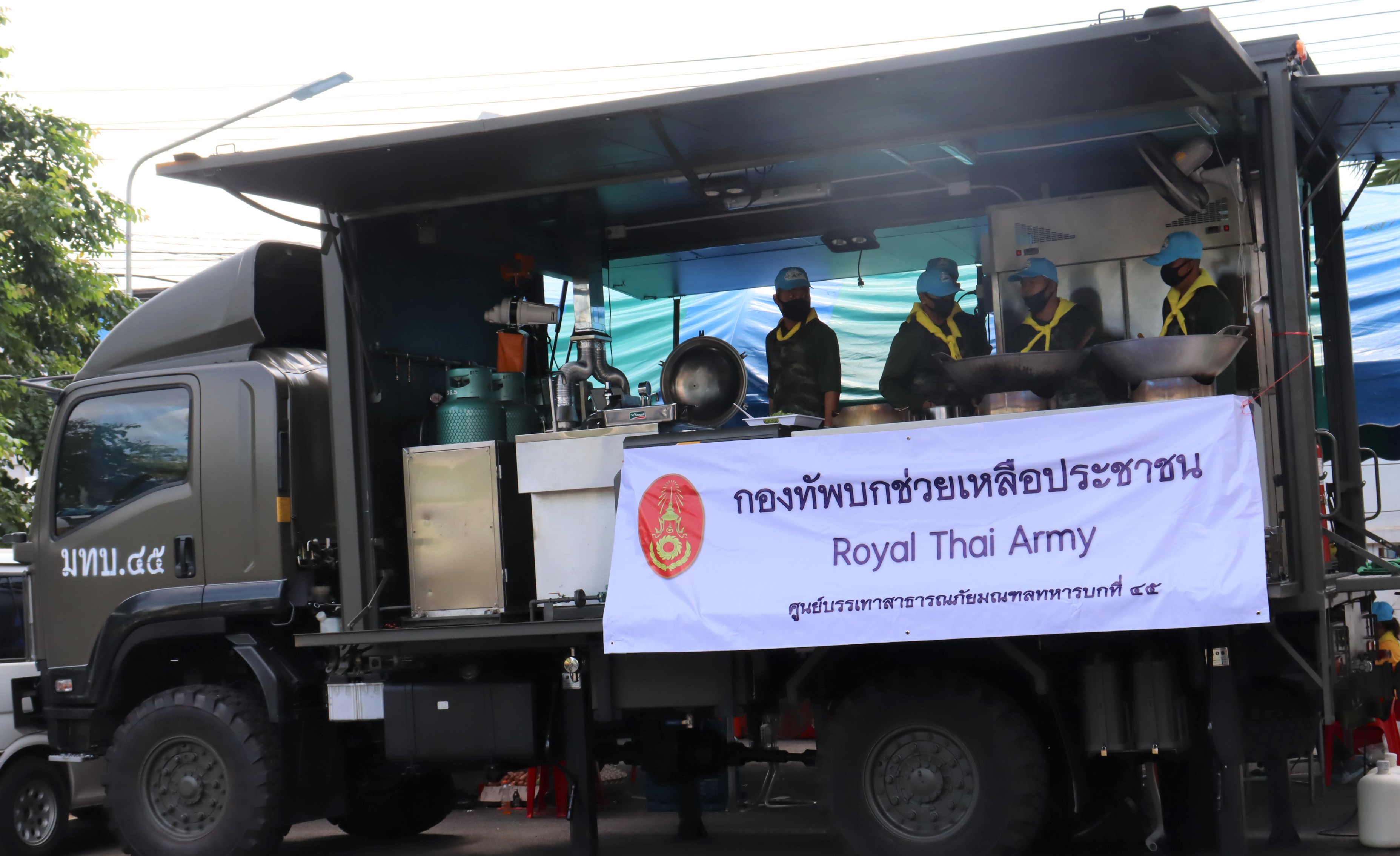 พจ.สุราษฎร์ธานี นำพืชผักสวนครัว มอบโรงครัวปรุงอาหาร