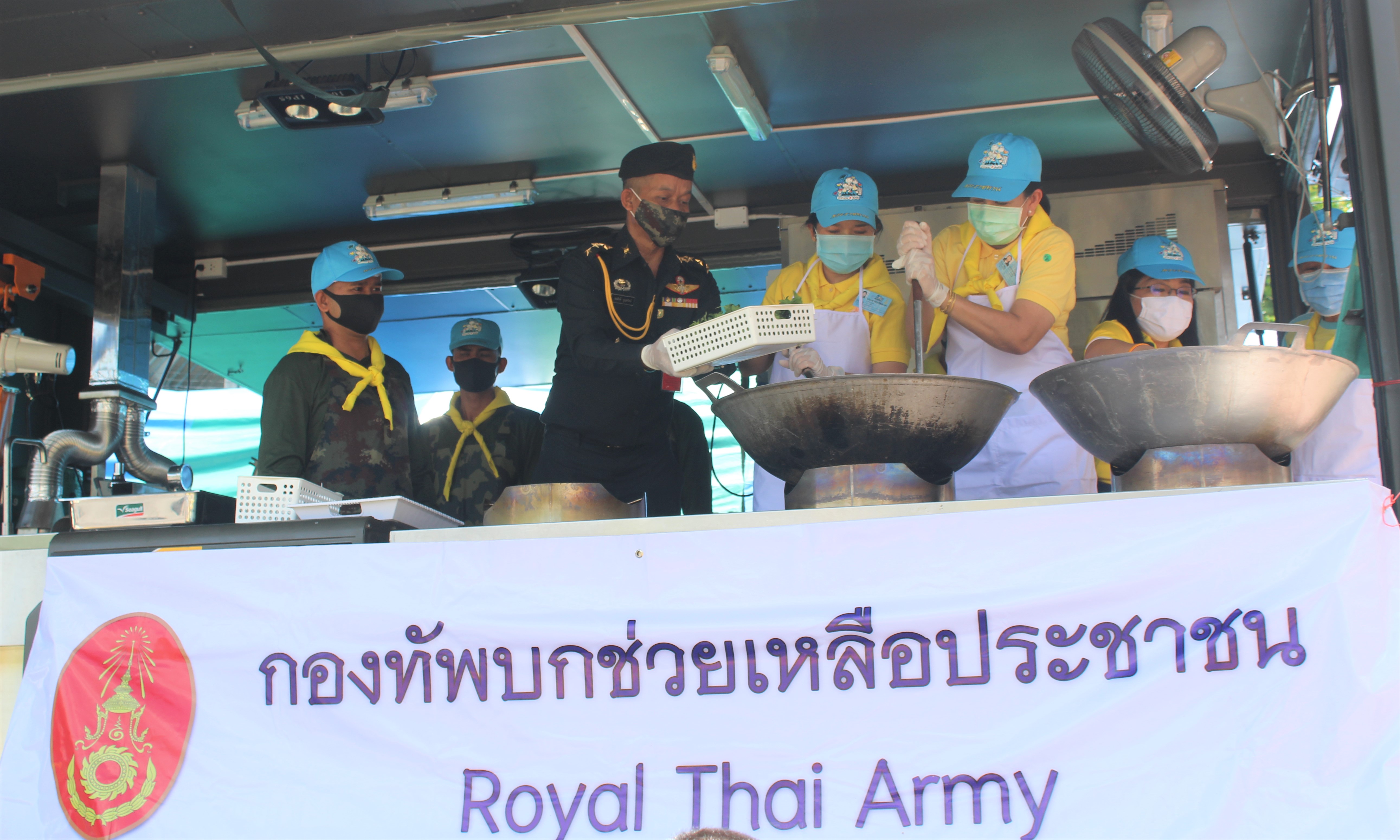 พจ.สุราษฎร์ธานี นำพืชผักสวนครัว มอบโรงครัวปรุงอาหาร