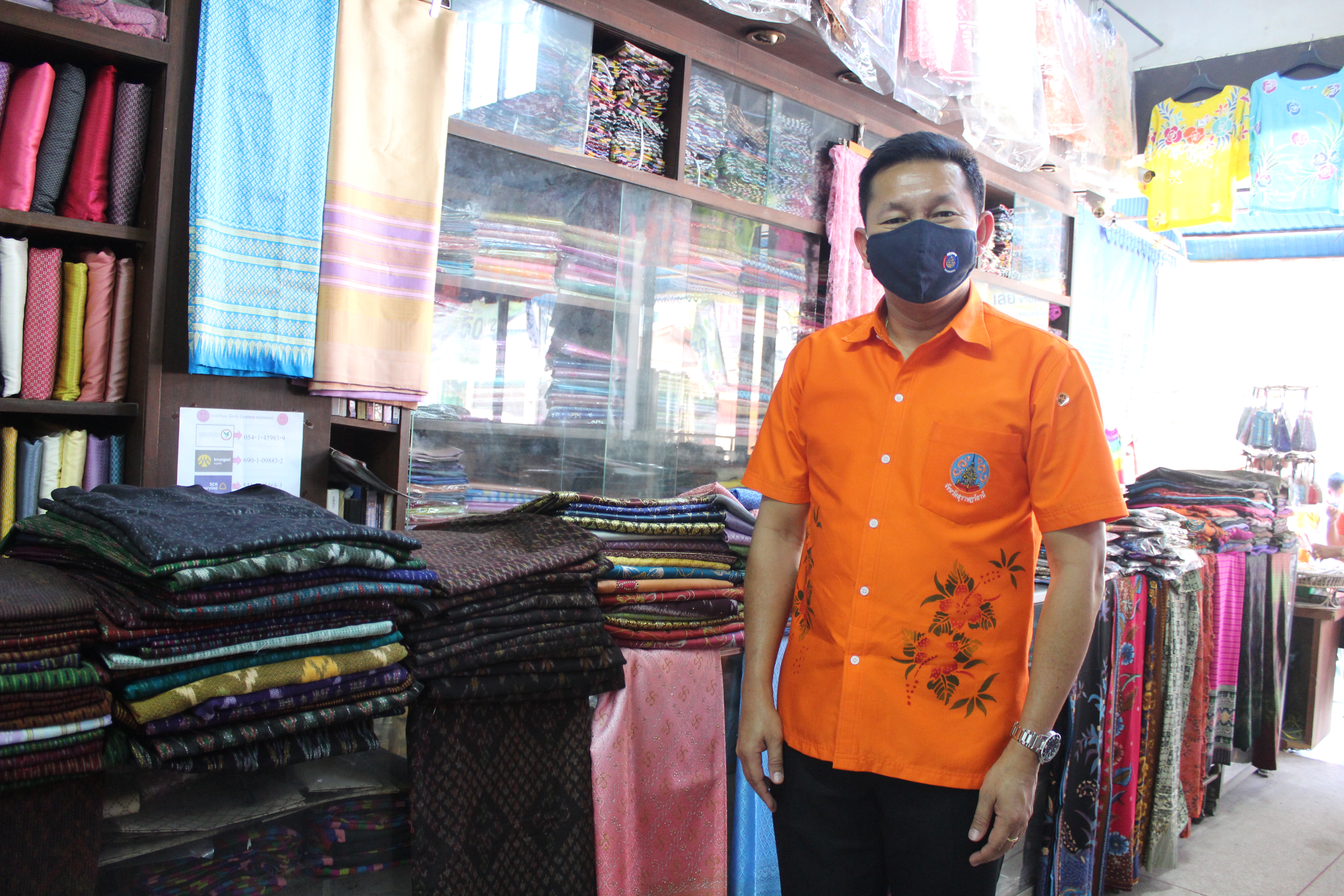 พจ.  ลงพื้นที่อำเภอไชยา  มอบเมล็ดพันธุ์ผัก  ส่งเสริมเศรษฐกิจฐานราก