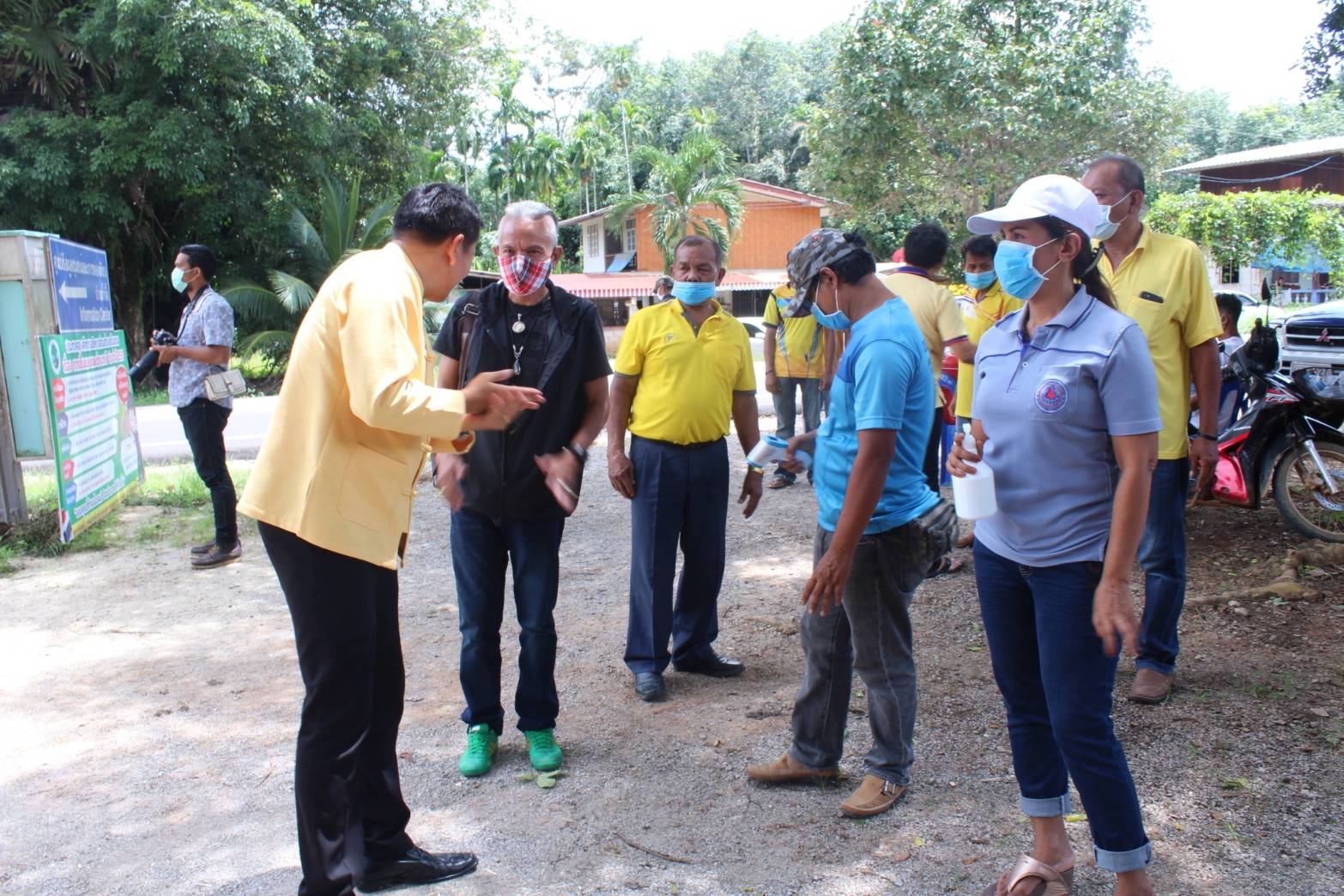 สำนักงานพัฒนาชุมชนจังหวัดสุราษฎร์ธานีและสื่อมวลชน ลงพื้นที่ให้กำลังใจ ห่วงใยชาวชุมชนท่องเที่ยว OTOP นวัตวิถี จากสถานการณ์ COVID-19