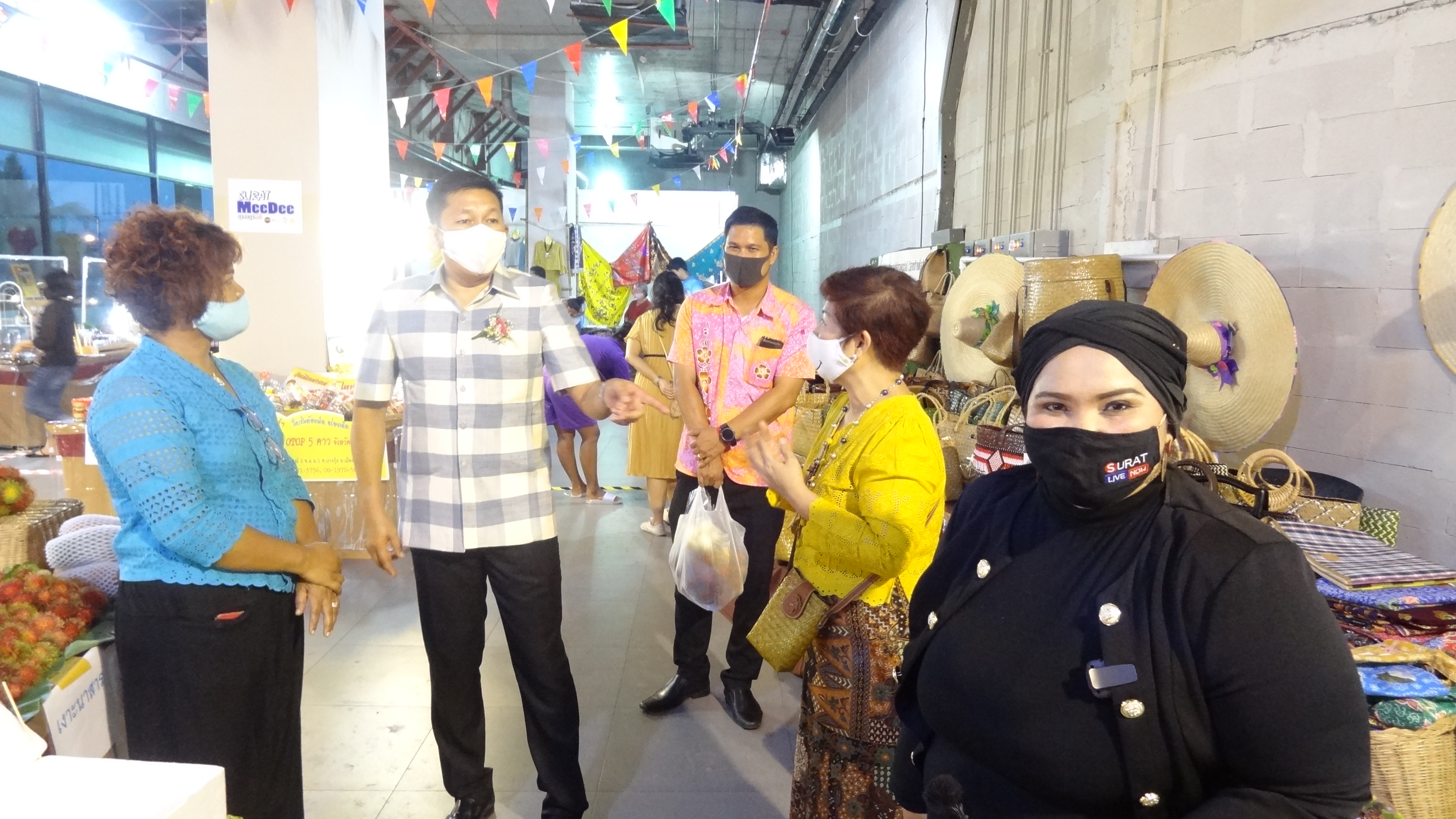 พช.สุราษฎร์ธานี ร่วมกับศูนย์การค้าเซ็นทรัลพลาซ่าสุราษฎร์ธานี เครือข่ายหนึ่งตำบลหนึ่งผลิตภัณฑ์ (OTOP) จังหวัดสุราษฎร์ธานี และบริษัทประชารัฐรักสามัคคี (สุราษฎร์ธานี) จำกัด  จัดงาน “ของดีเมืองสุราษฎร์ธานี” ภายใต้โครงการ เซ็นทรัล LOVE ชุมชน ร่วมพลังป้องกัน COVID-19