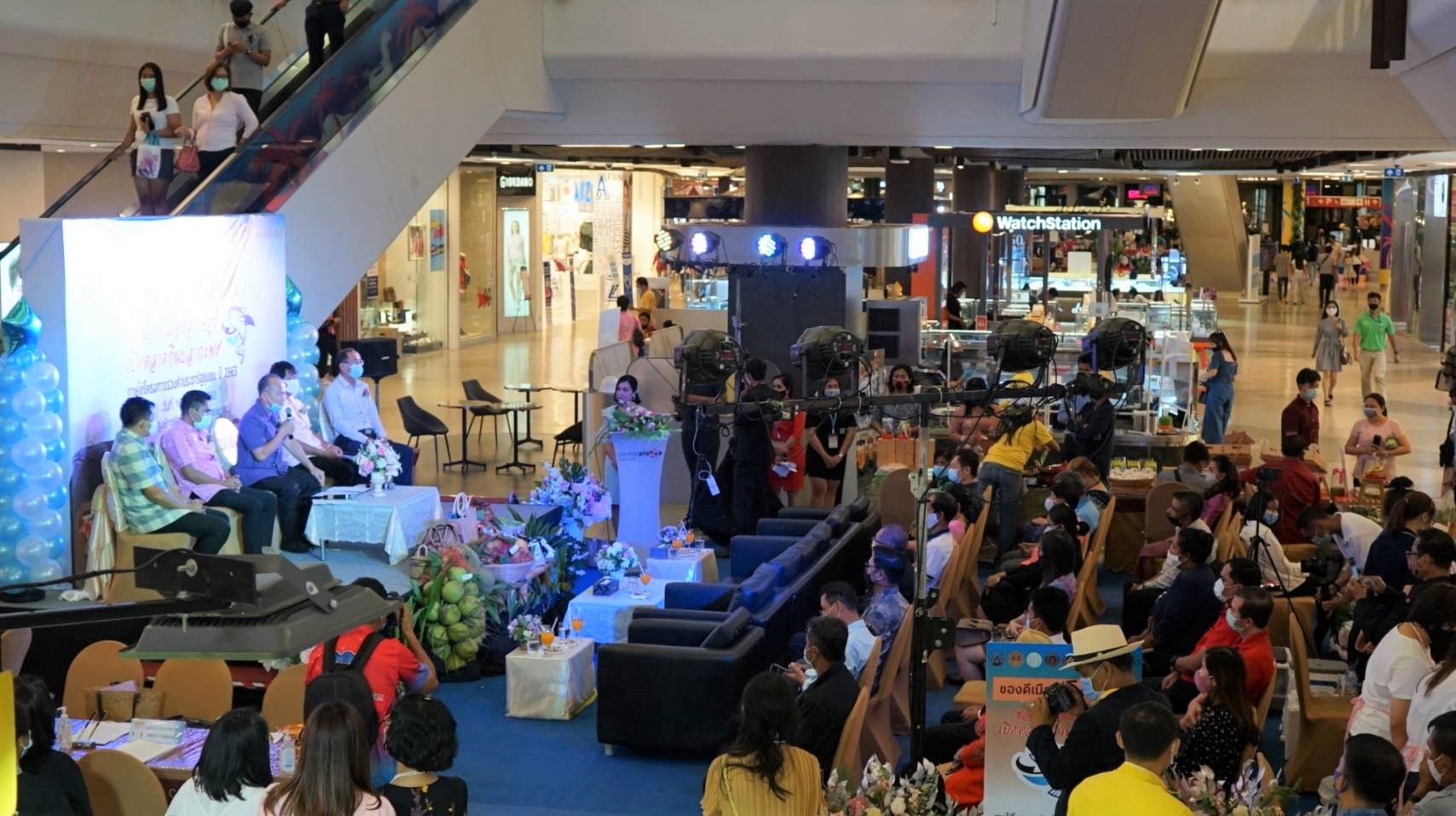 พช.สุราษฎร์ธานี ร่วมกับศูนย์การค้าเซ็นทรัลพลาซ่าสุราษฎร์ธานี เครือข่ายหนึ่งตำบลหนึ่งผลิตภัณฑ์ (OTOP) จังหวัดสุราษฎร์ธานี และบริษัทประชารัฐรักสามัคคี (สุราษฎร์ธานี) จำกัด  จัดงาน “ของดีเมืองสุราษฎร์ธานี” ภายใต้โครงการ เซ็นทรัล LOVE ชุมชน ร่วมพลังป้องกัน COVID-19