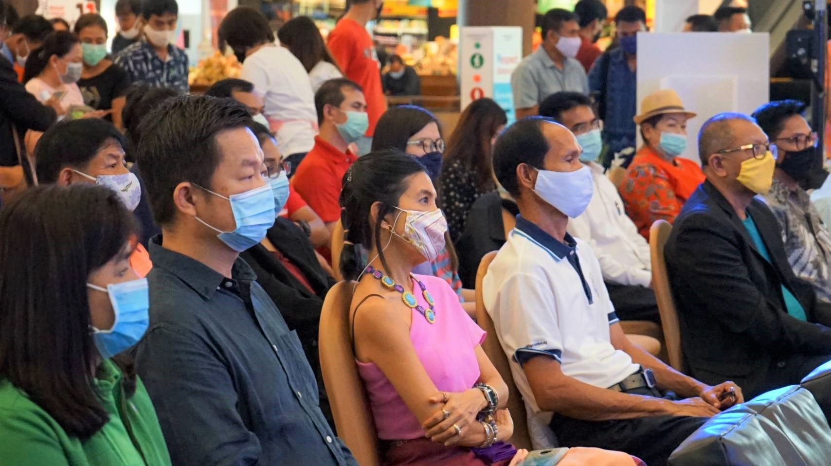 พช.สุราษฎร์ธานี ร่วมกับศูนย์การค้าเซ็นทรัลพลาซ่าสุราษฎร์ธานี เครือข่ายหนึ่งตำบลหนึ่งผลิตภัณฑ์ (OTOP) จังหวัดสุราษฎร์ธานี และบริษัทประชารัฐรักสามัคคี (สุราษฎร์ธานี) จำกัด  จัดงาน “ของดีเมืองสุราษฎร์ธานี” ภายใต้โครงการ เซ็นทรัล LOVE ชุมชน ร่วมพลังป้องกัน COVID-19