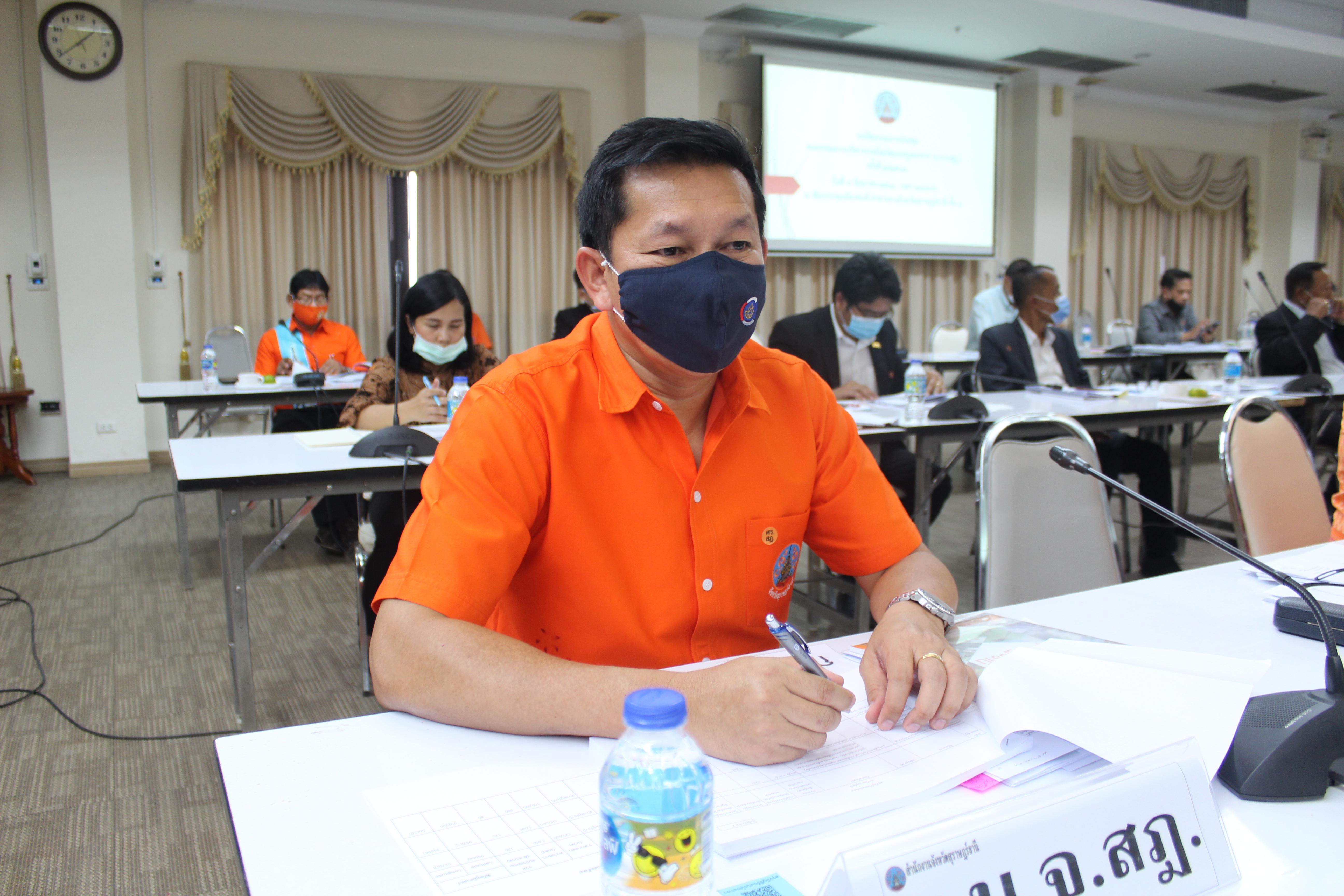 พช.สุราษฎร์ธานี เสนอร่างแผนฟื้นฟูเศรษฐกิจและสังคม มูลค่าเกือบ 100 ล้าน