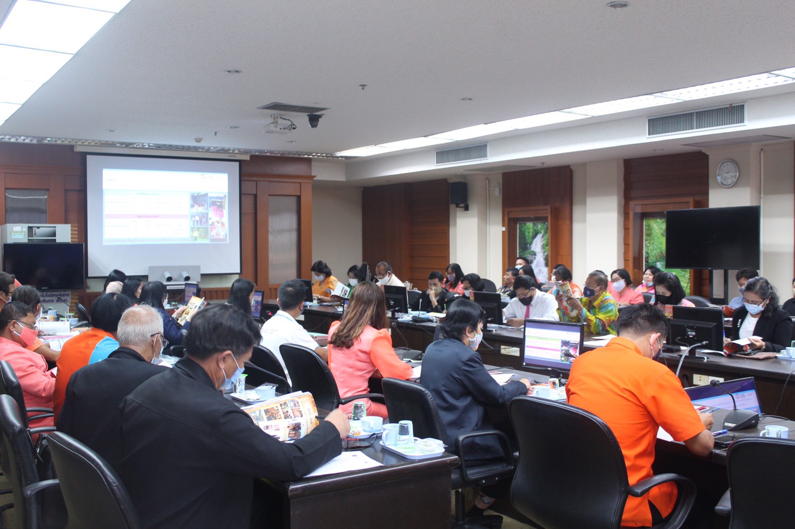 สำนักงานพัฒนาชุมชนจังหวัดสุราษฎร์ธานี เดินหน้าขับเคลื่อนนโยบายสานพลังประชารัฐจังหวัดสุราษฎร์ธานี