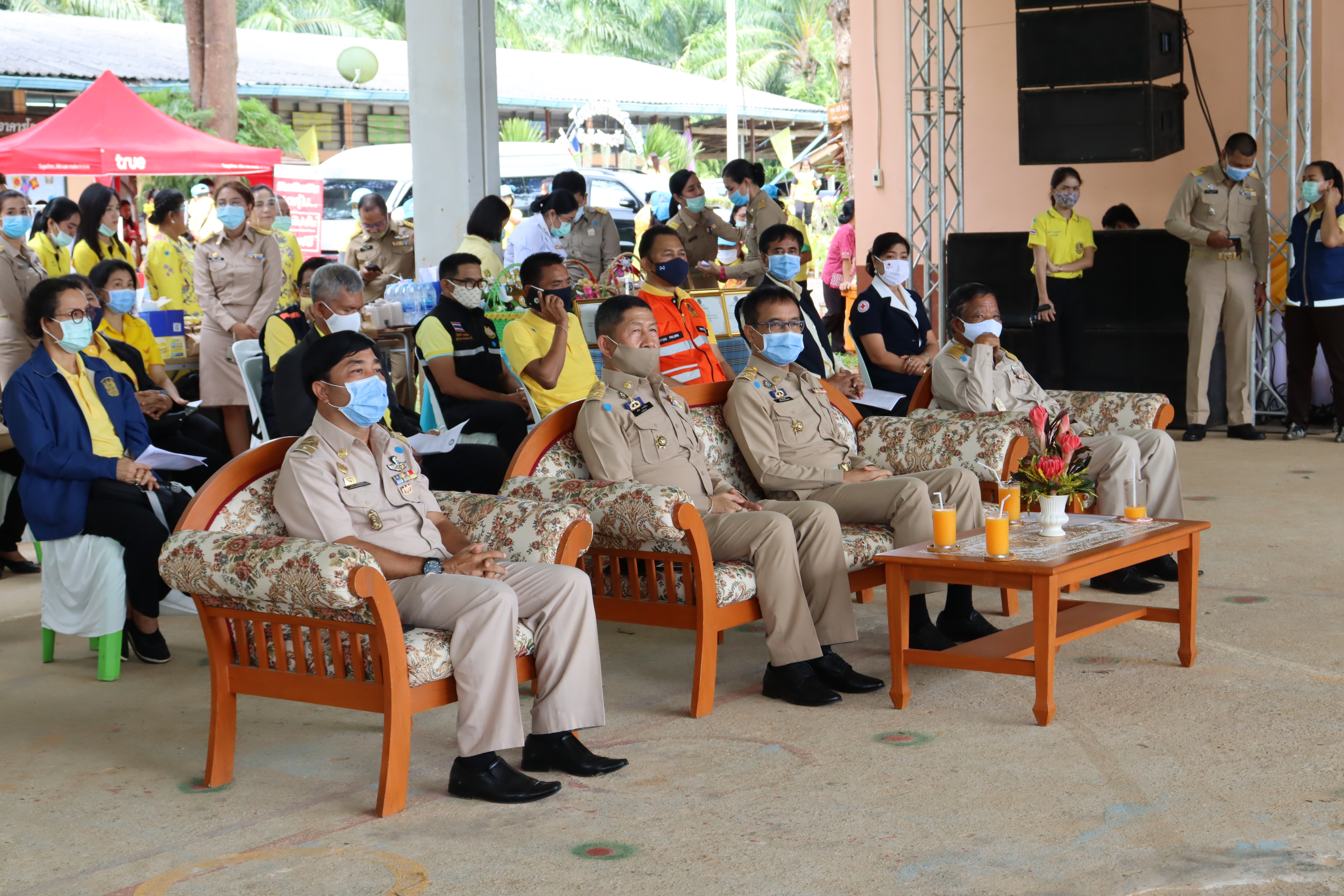 “หน่วยบำบัดทุกข์ บำรุงสุข สร้างรอยยิ้มให้ประชาชน” (จังหวัดเคลื่อนที่ สามัคคี ปรองดอง สมานฉันท์ สร้างความสุขให้คนในชาติ)
