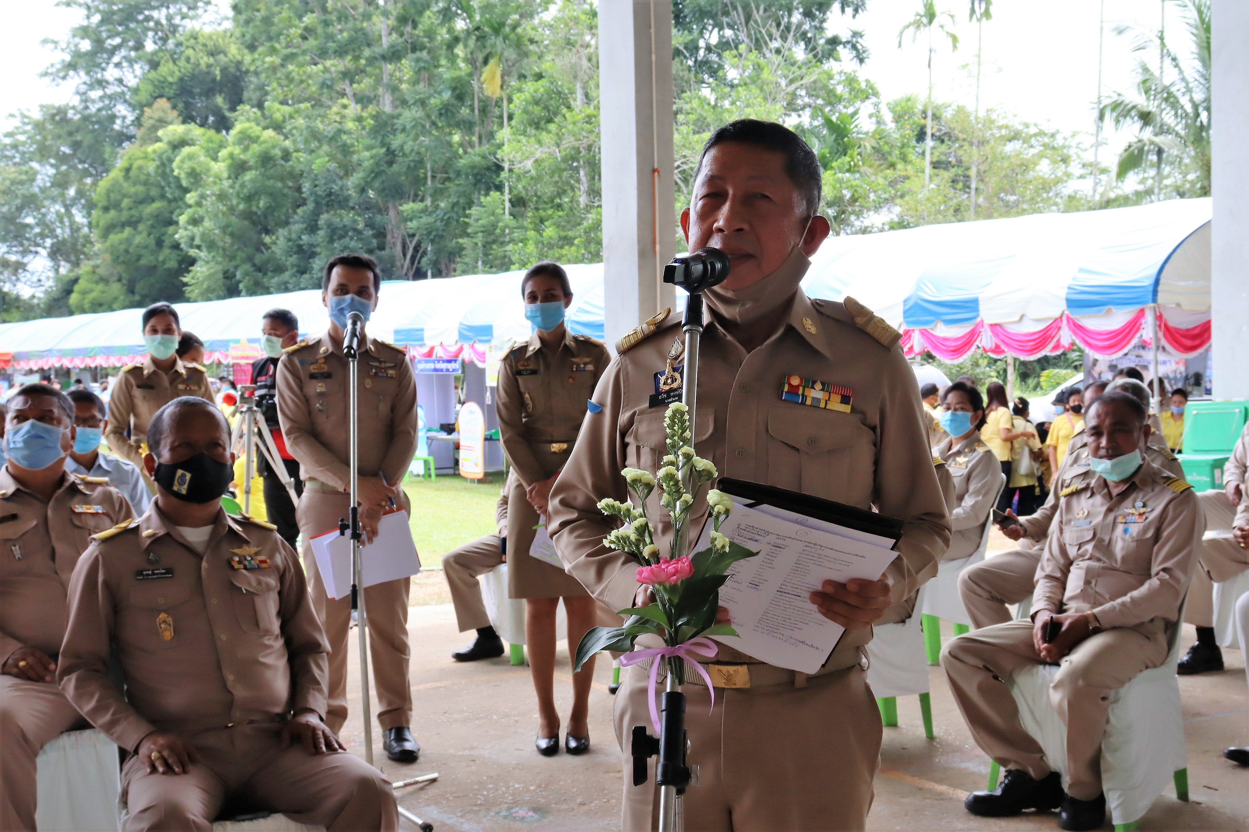 “หน่วยบำบัดทุกข์ บำรุงสุข สร้างรอยยิ้มให้ประชาชน” (จังหวัดเคลื่อนที่ สามัคคี ปรองดอง สมานฉันท์ สร้างความสุขให้คนในชาติ)