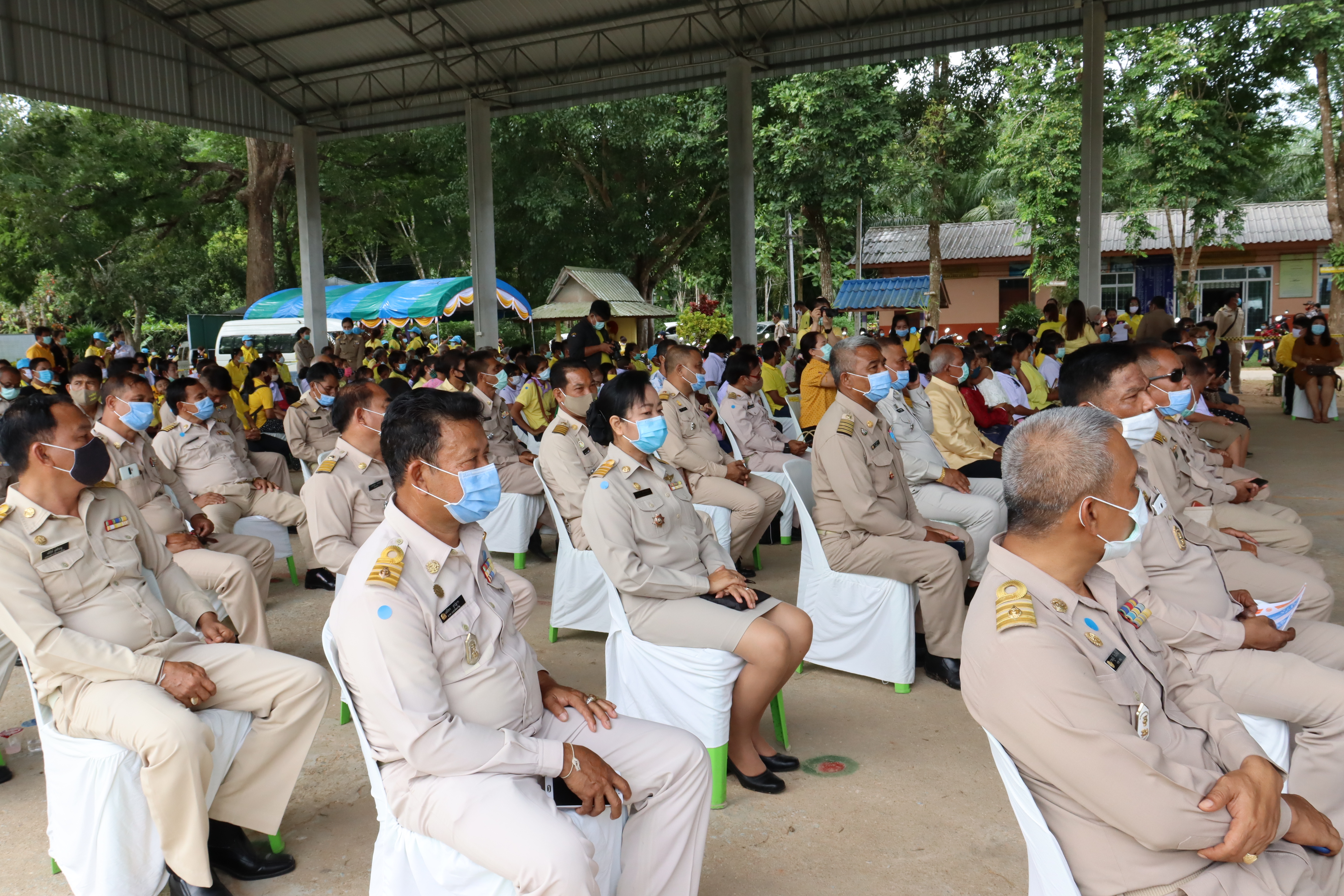 “หน่วยบำบัดทุกข์ บำรุงสุข สร้างรอยยิ้มให้ประชาชน” (จังหวัดเคลื่อนที่ สามัคคี ปรองดอง สมานฉันท์ สร้างความสุขให้คนในชาติ)
