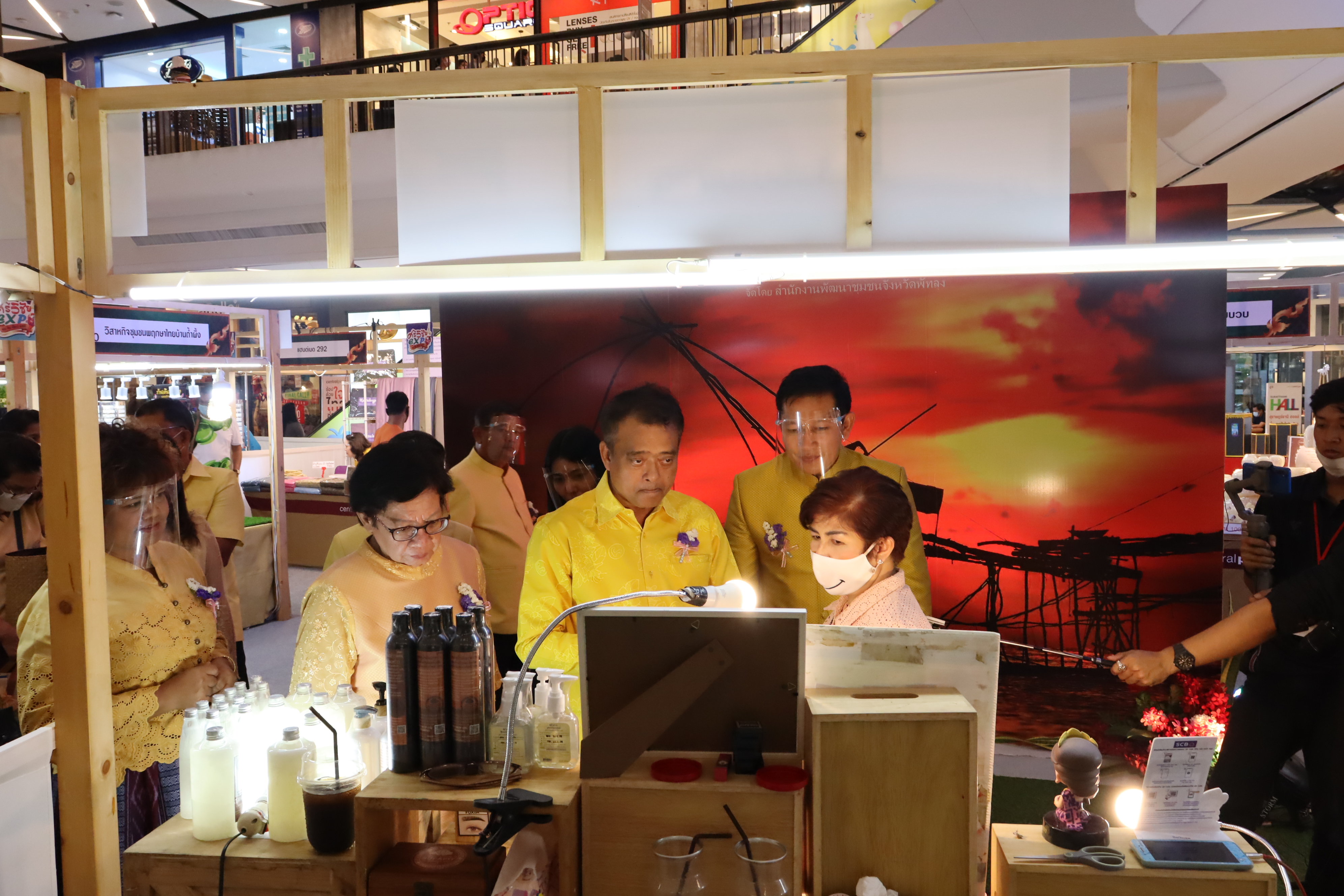 พช.สุราษฎร์ธานี เชิญช้อป แชะ ชิม ชม ของดีอ่าวไทย