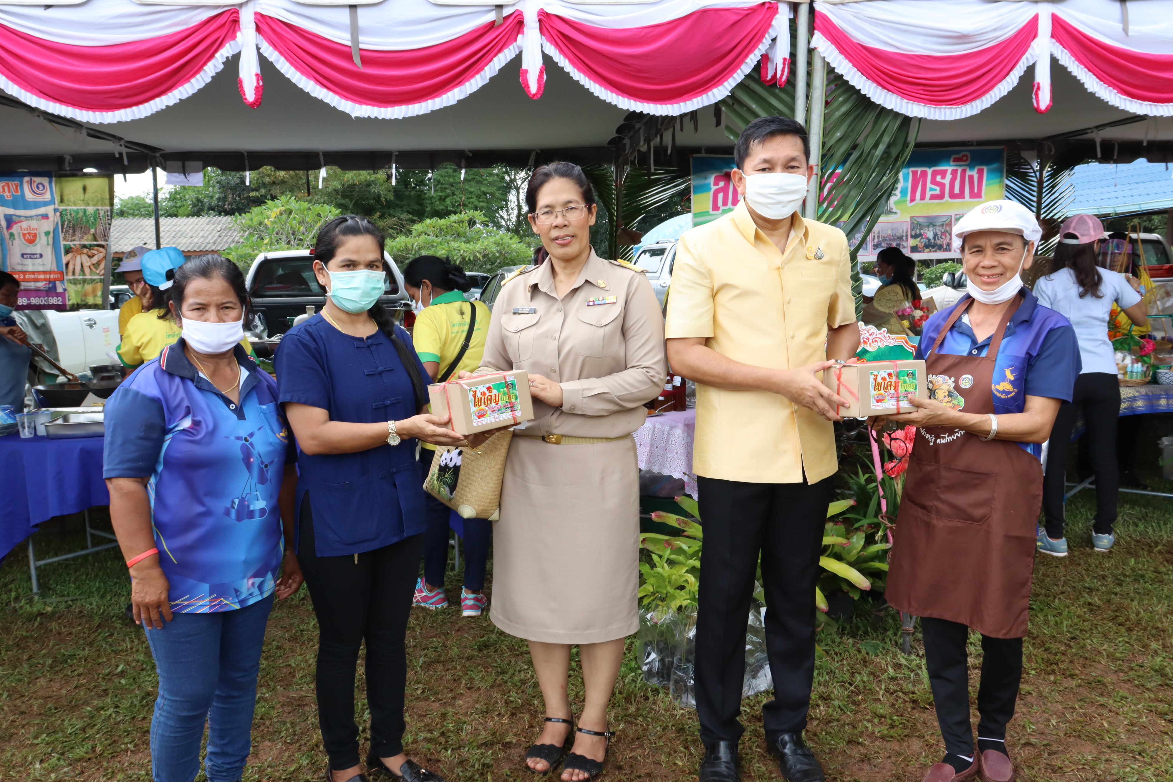 “หน่วยบำบัดทุกข์ บำรุงสุข สร้างรอยยิ้มให้ประชาชน” (จังหวัดเคลื่อนที่ สามัคคี ปรองดอง สมานฉันท์ สร้างความสุขให้คนในชาติ)