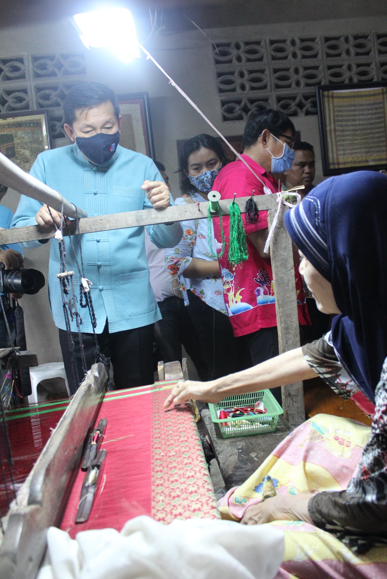 จังหวัดสุราษฎร์ธานี ขับเคลื่อนการสวมใส่ผ้าไทยอย่างเป็นรูปธรรม เพื่อสร้างงาน สร้างอาชีพ สร้างรายได้อย่างยั่งยืน