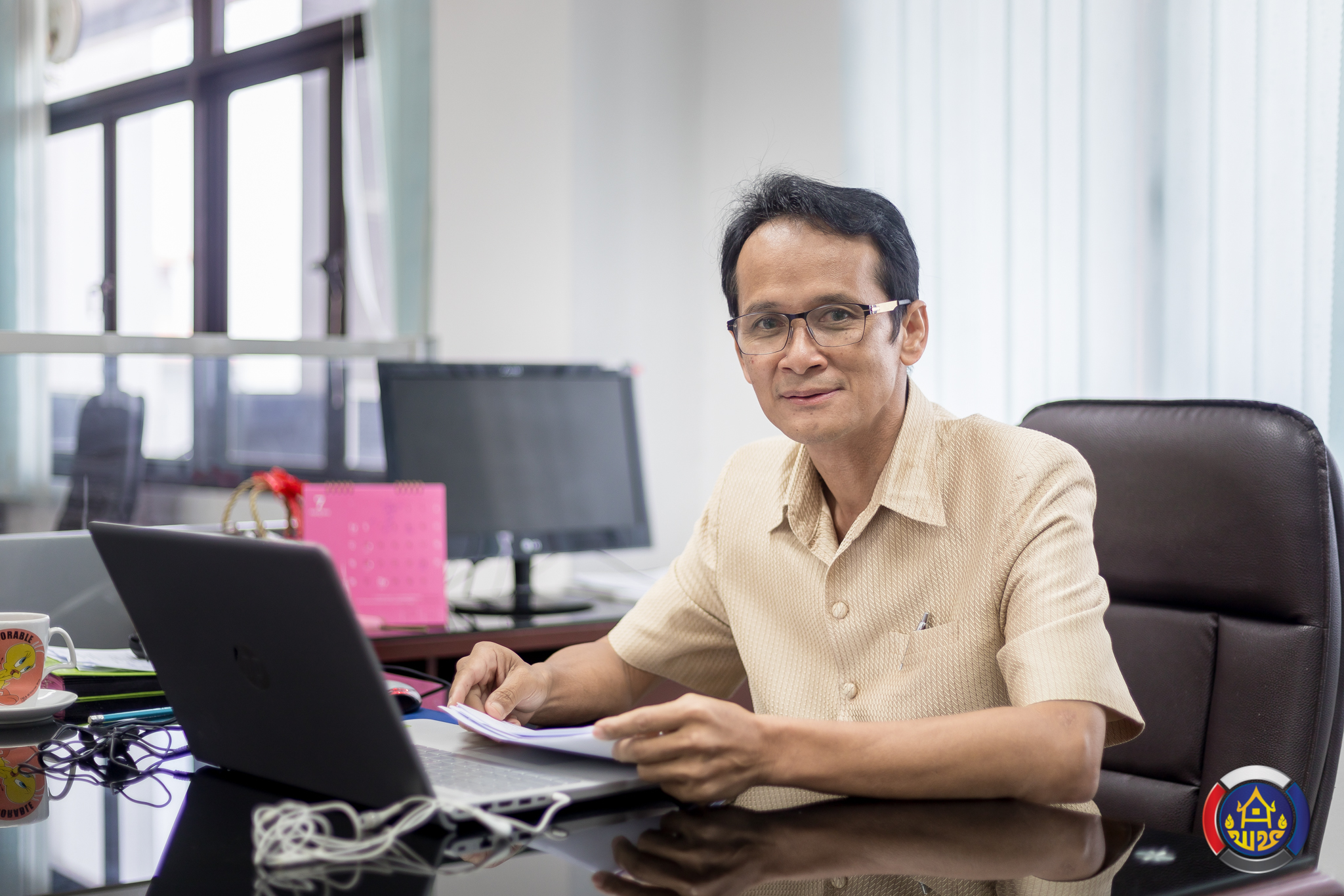 พช.สุราษฎร์ธานี เรียบง่าย สไตล์ผ้าไทย