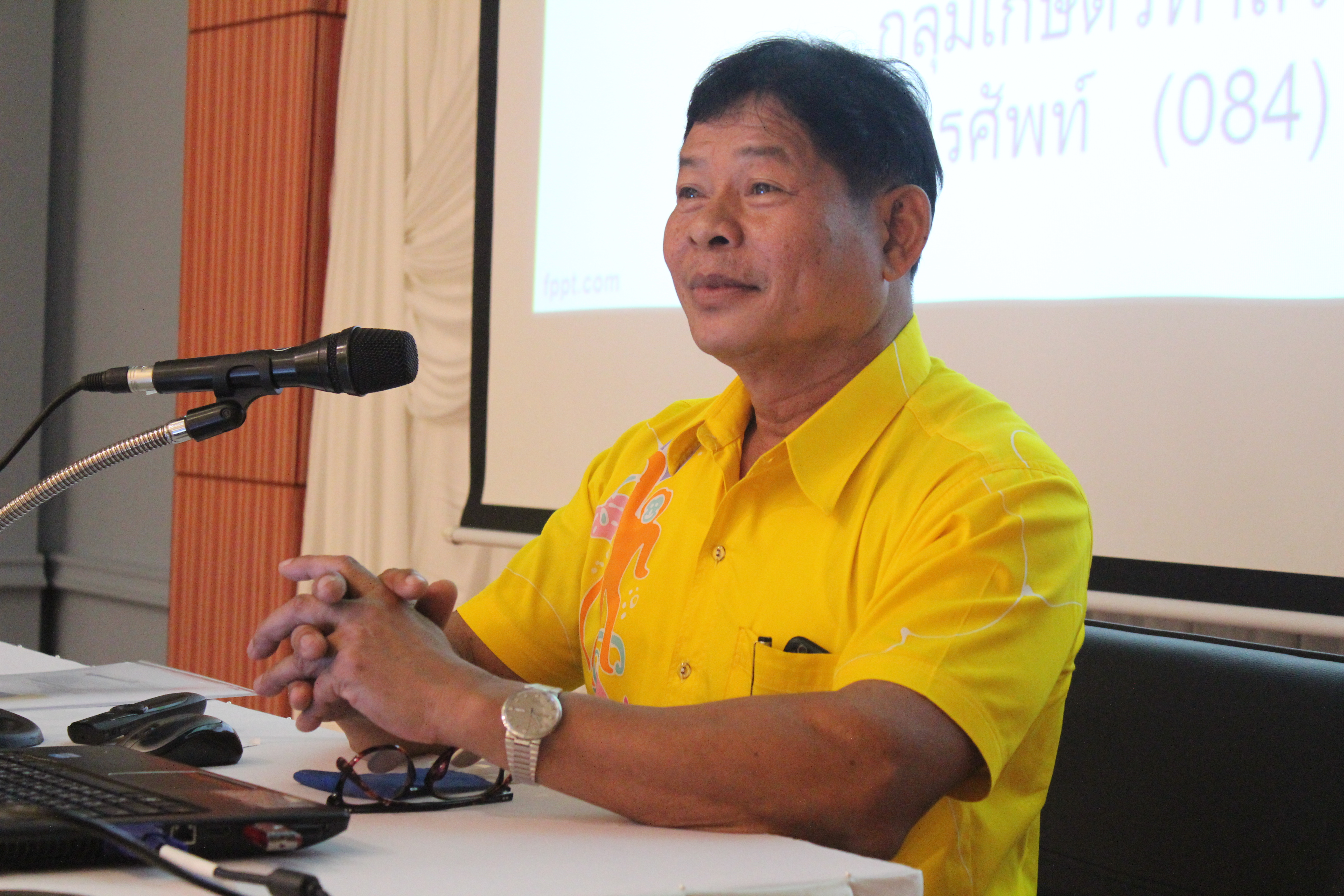 พช.สุราษฎร์ธานี จัดประชุมเชิงปฏิบัติการสร้างรายได้จากกิจกรรมอาหารปลอดภัย