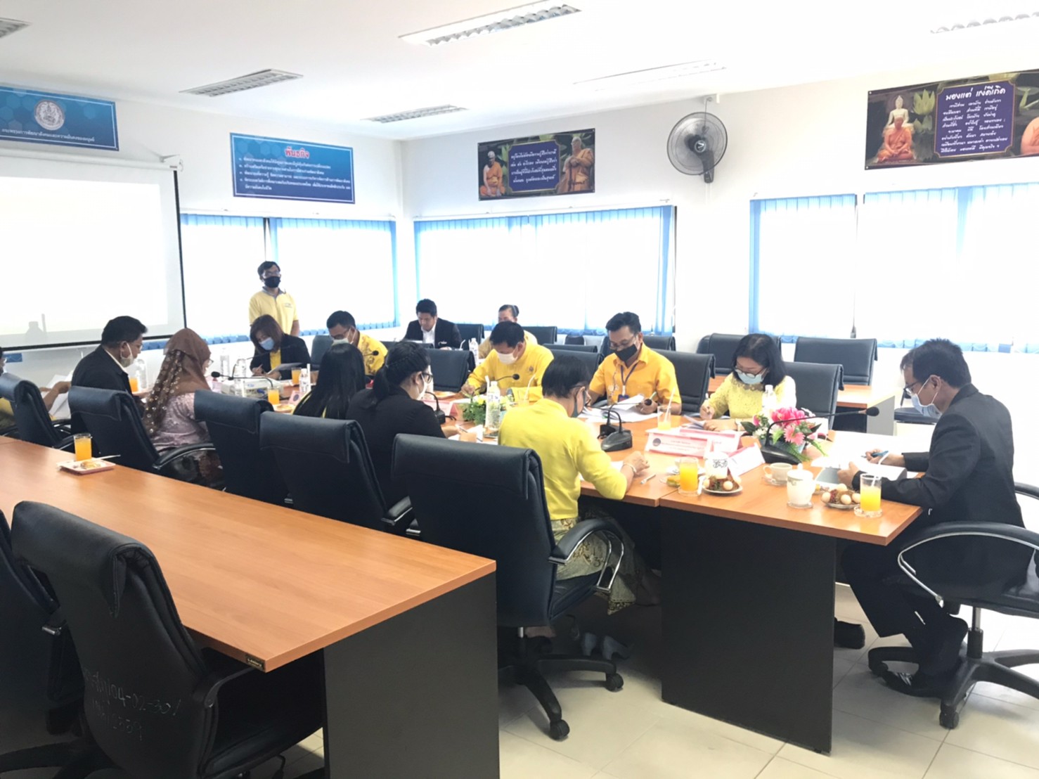 พจ. สุราษฎร์ธานี  ร่วมพิจารณาอนุมัติโครงการกองทุนส่งเสริมการจัดสวัสดิการสังคม