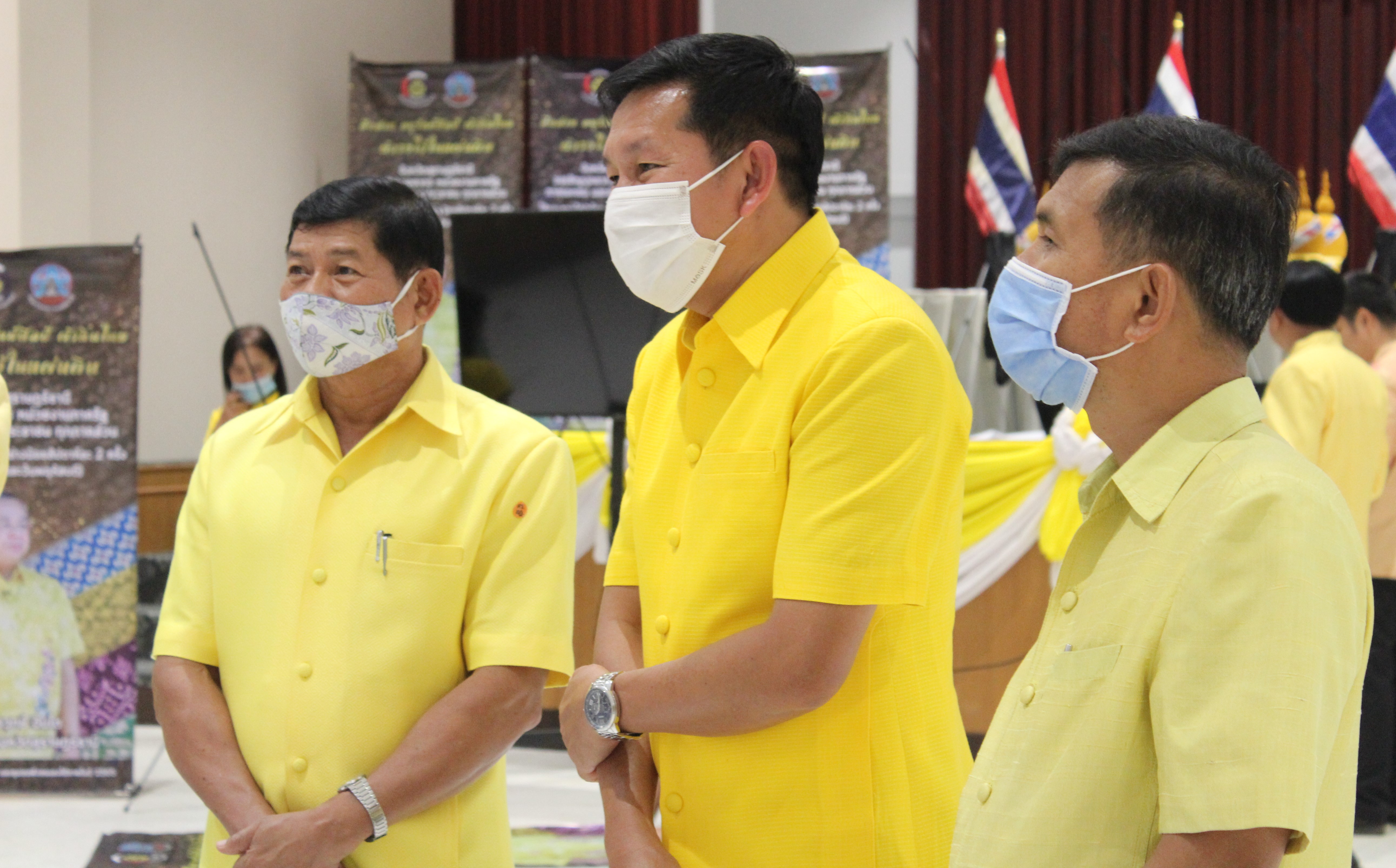 จังหวัดสุราษฎร์ธานี ขับเคลื่อนการสวมใส่ผ้าไทยอย่างเป็นรูปธรรม เพื่อสร้างงาน สร้างอาชีพ สร้างรายได้อย่างยั่งยืน