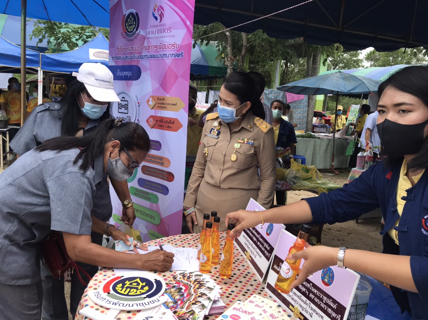 พช. สุราษฎร์ธานี  ร่วมบำบัดทุกข์ บำรุงสุข สร้างรอยยิ้มให้ประชาชน