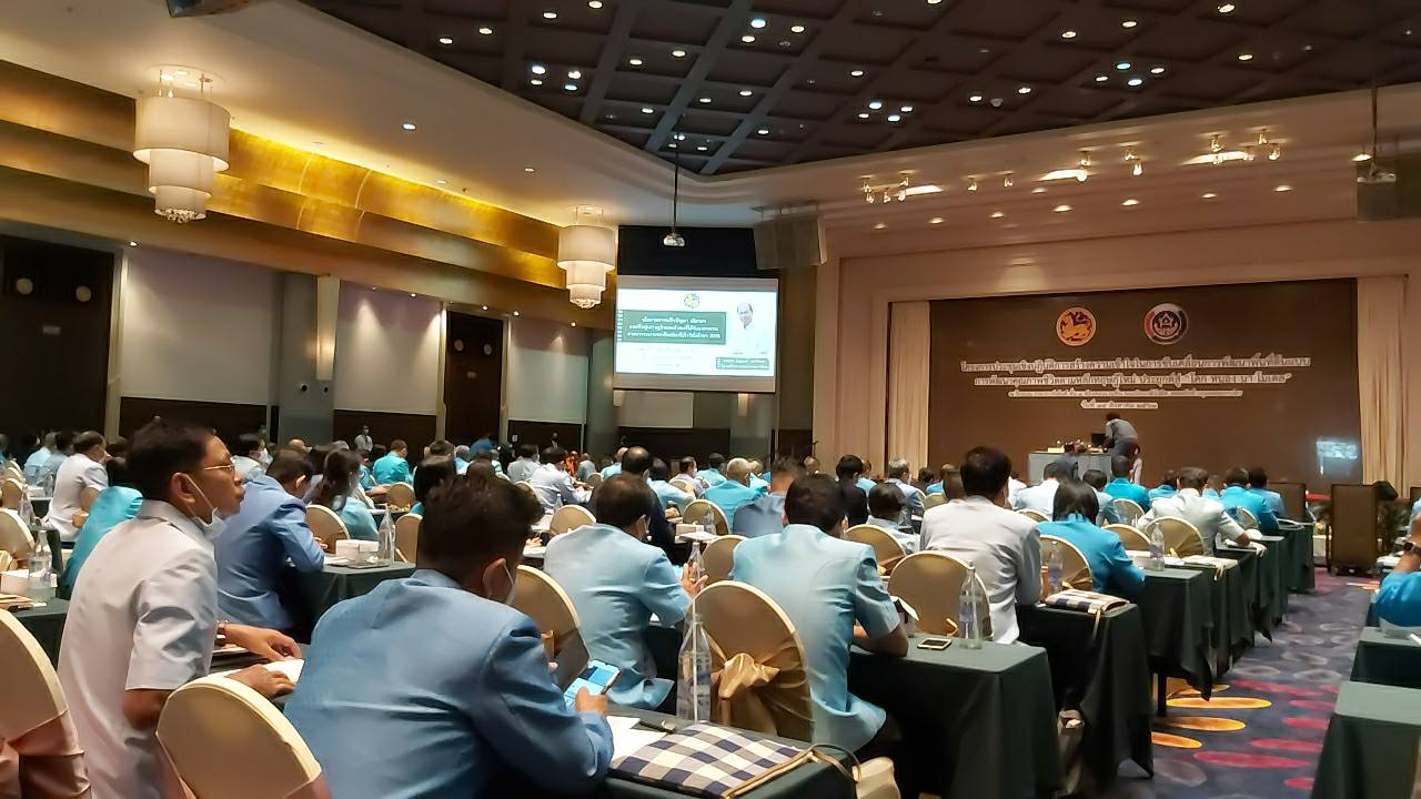 ผวจ.สุราษฎร์ธานี รับมอบโล่รางวัลบุคคลต้นแบบการน้อมนำแนวทางพระราชดำริของสมเด็จพระกนิษฐาธิราชเจ้า กรมสมเด็จพระเทพรัตนราชสุดาฯ สยามบรมราชกุมารี สู่แผนปฏิบัติการ 90 วัน ปลูกผักสวนครัวเพื่อสร้างความมั่นคงทางอาหาร