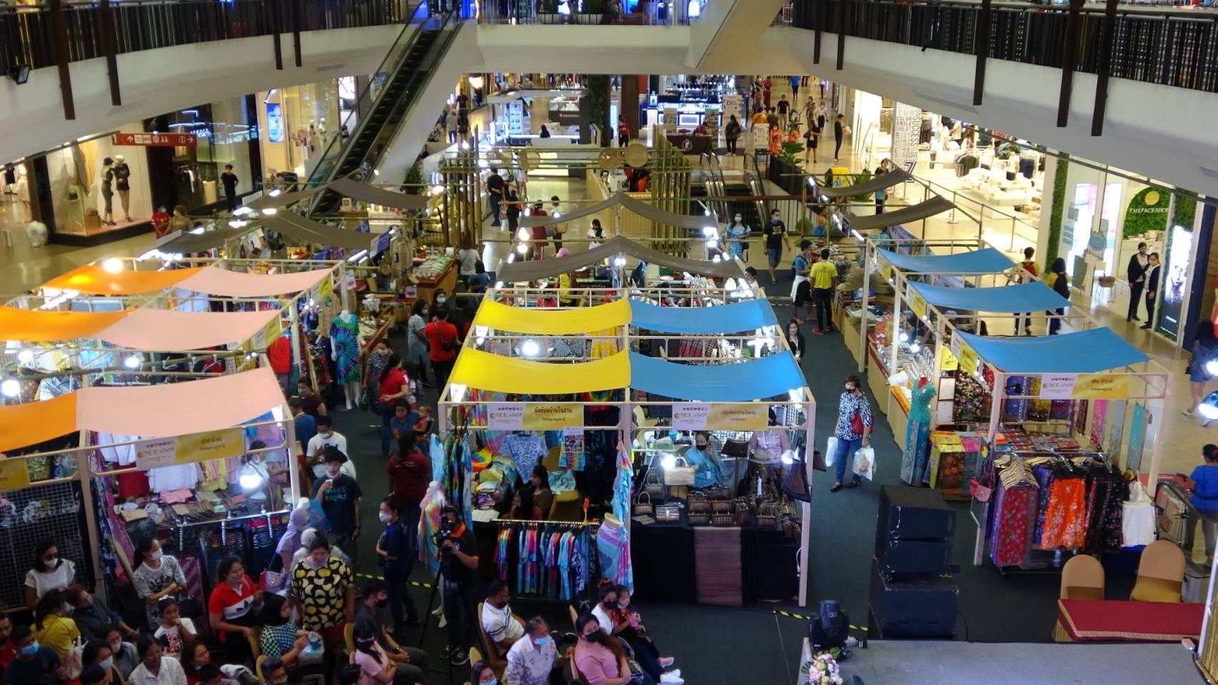 ช้อป ชิม แชะ ให้ลือลั่น สนั่นเซนทรัลสาขาสุราษฎร์ธานี ผ่านมา 4 วันยอดจำหน่ายทะลุเกือบ 2 ล้านบาท