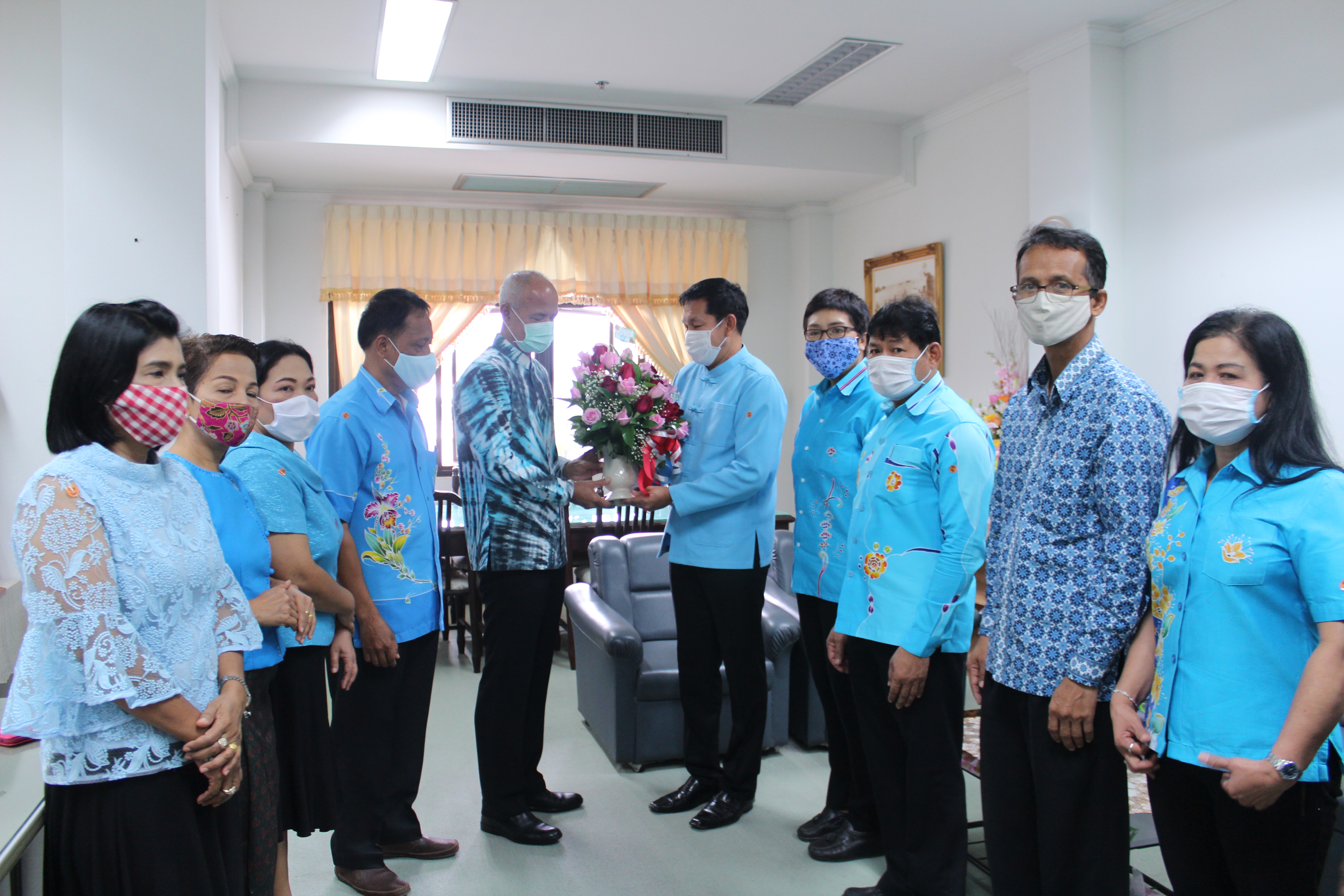 พช.สุราษฎร์ธานี  นำทีมงานแสดงความยินดีแด่ นายสนิท ศรีวิหค รองผู้ว่าราชการจังหวัดสุราษฎร์ธานี