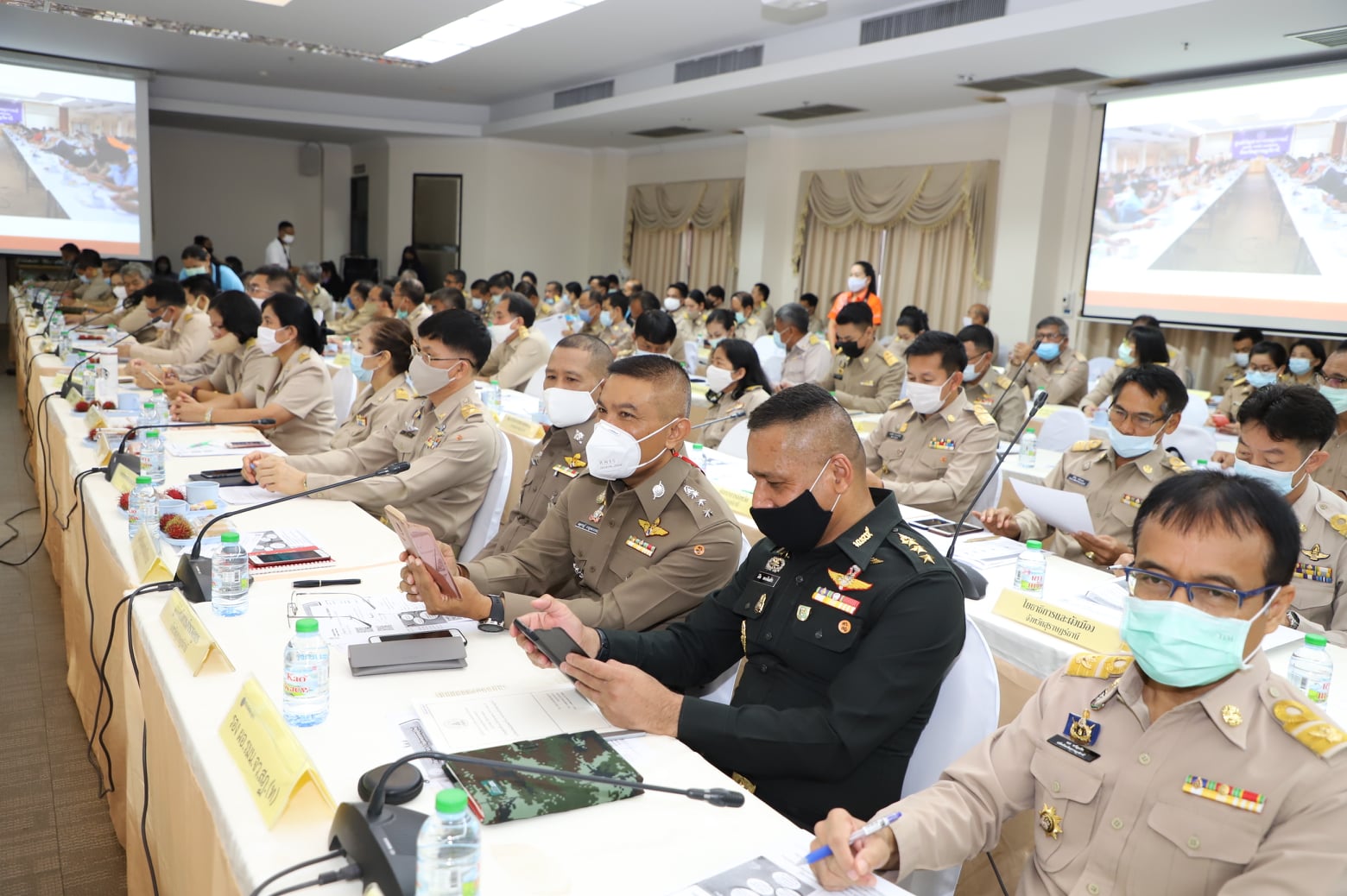 จังหวัดสุราษฎร์ธานี  มอบเกียรติบัตรเชิดชูเกียรติบุคคลต้นแบบ “การน้อมนำพระราชดำริของสมเด็จพระกนิษฐาธิราชเจ้า กรมสมเด็จพระเทพรัตนราชสุดาฯ สยามบรมราชกุมารี  สู่การขับเคลื่อนแผนปฏิบัติการ 90 วัน “ปลูกผักสวนครัว เพื่อสร้างความมั่นคงทางอาหาร”