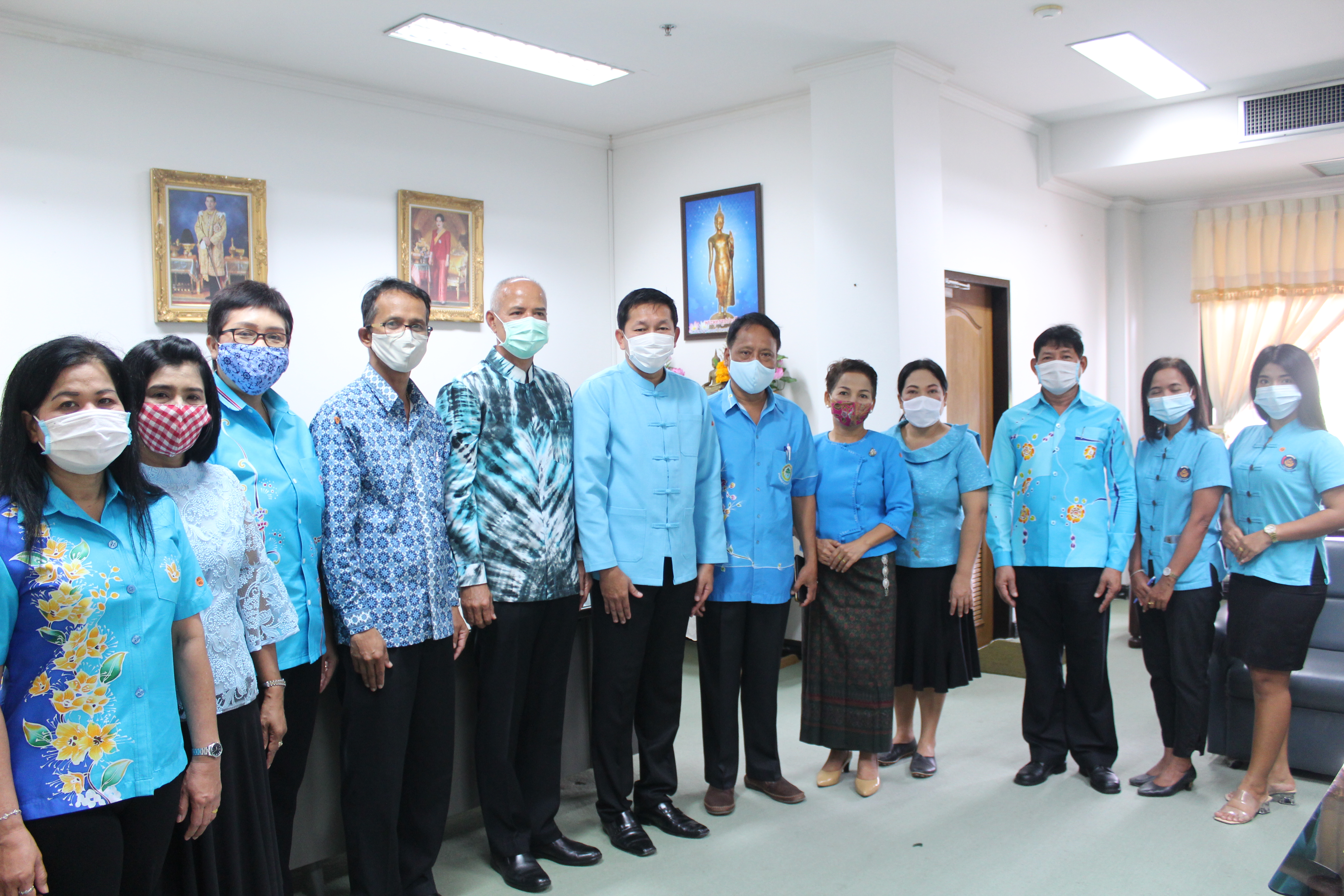 พช.สุราษฎร์ธานี  นำทีมงานแสดงความยินดีแด่ นายสนิท ศรีวิหค รองผู้ว่าราชการจังหวัดสุราษฎร์ธานี