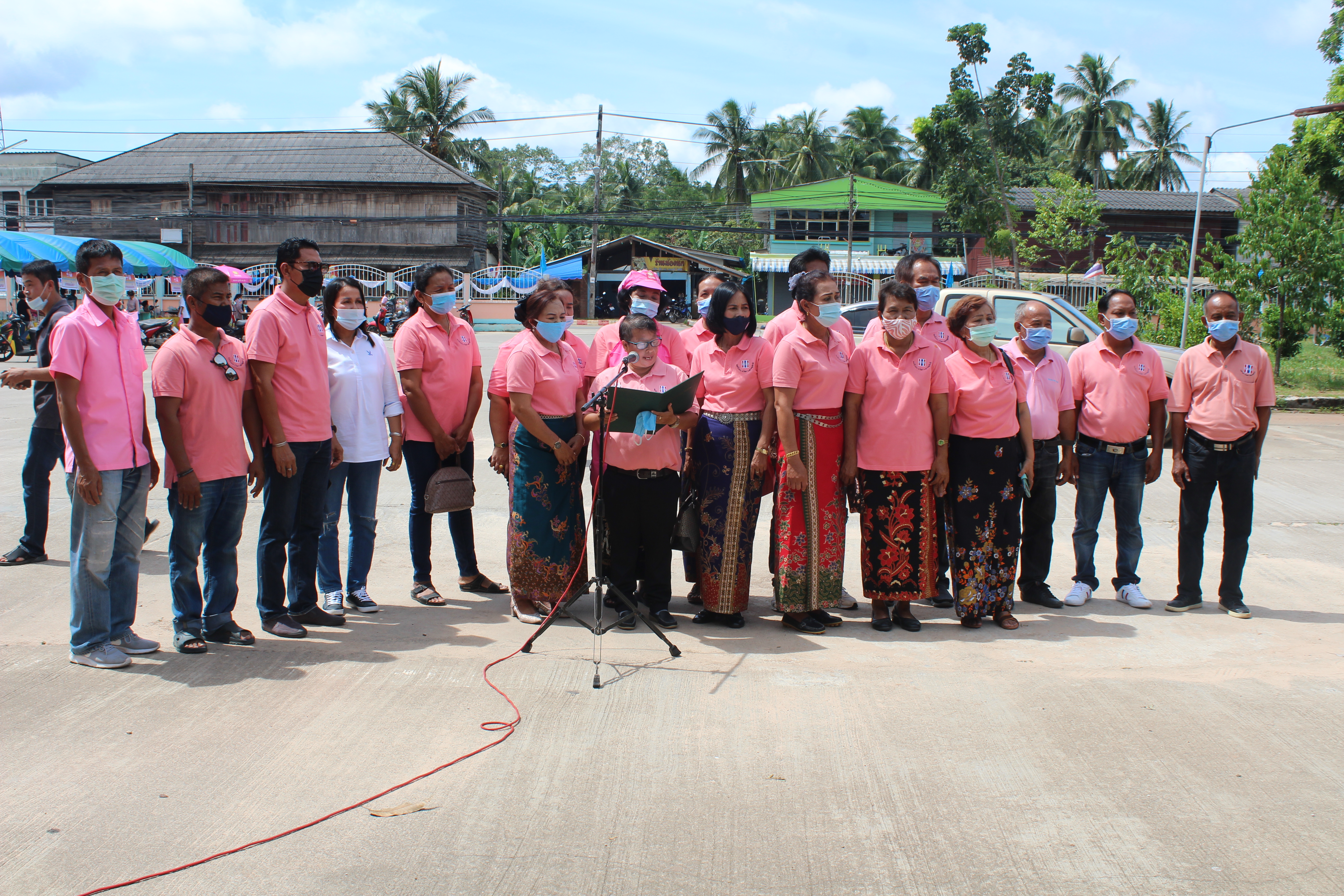 พจ.สุราษฎร์ธานี  ร่วมเป็นเกียรติเปิดตลาดนัดประชารัฐ กองทุนหมู่บ้าน อำเภอไชยา