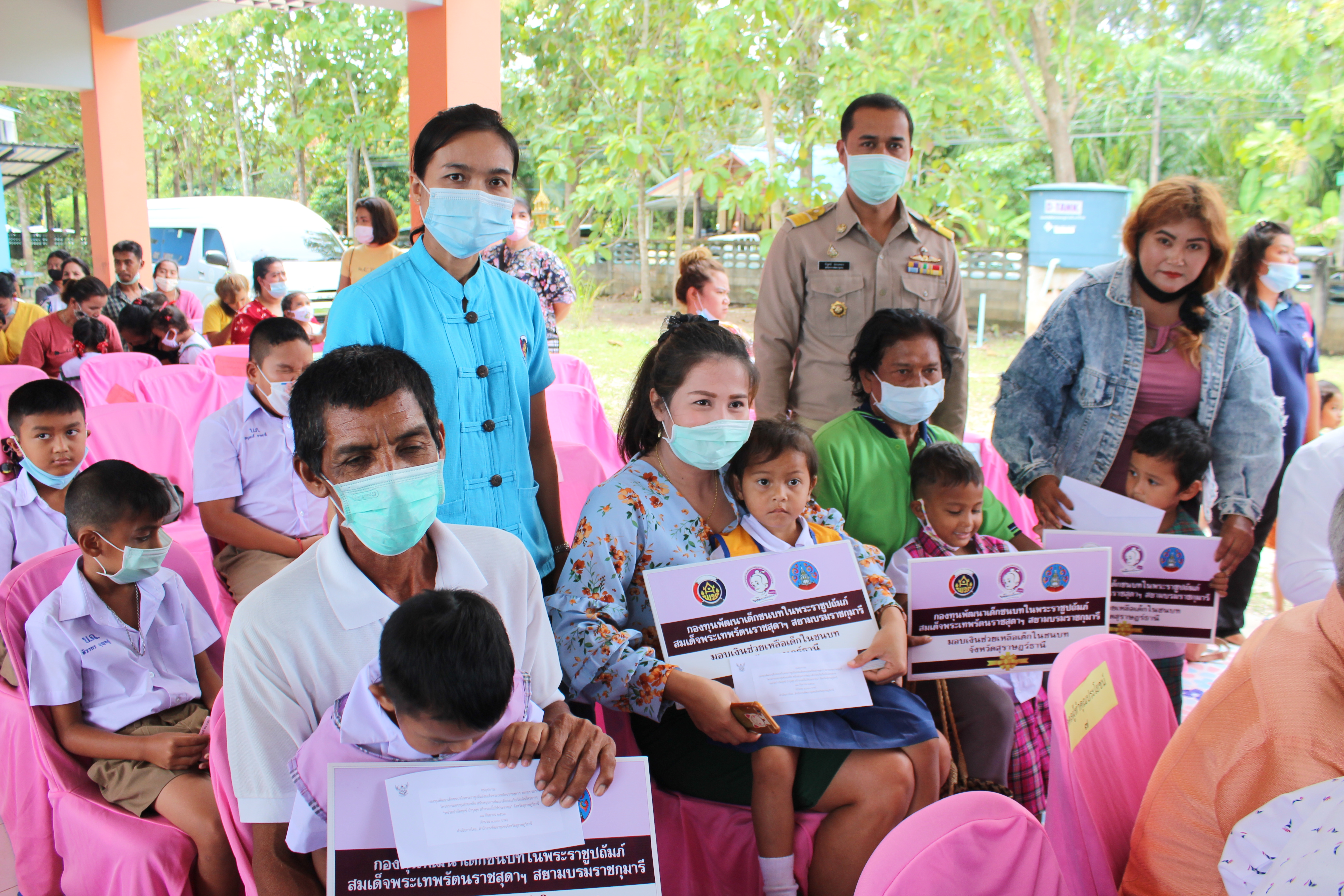 พช.สุราษฎร์ธานี  ร่วมกิจกรรม บำบัดทุกข์ บำรุงสุข สร้างรอยยิ้มให้ประชาชน