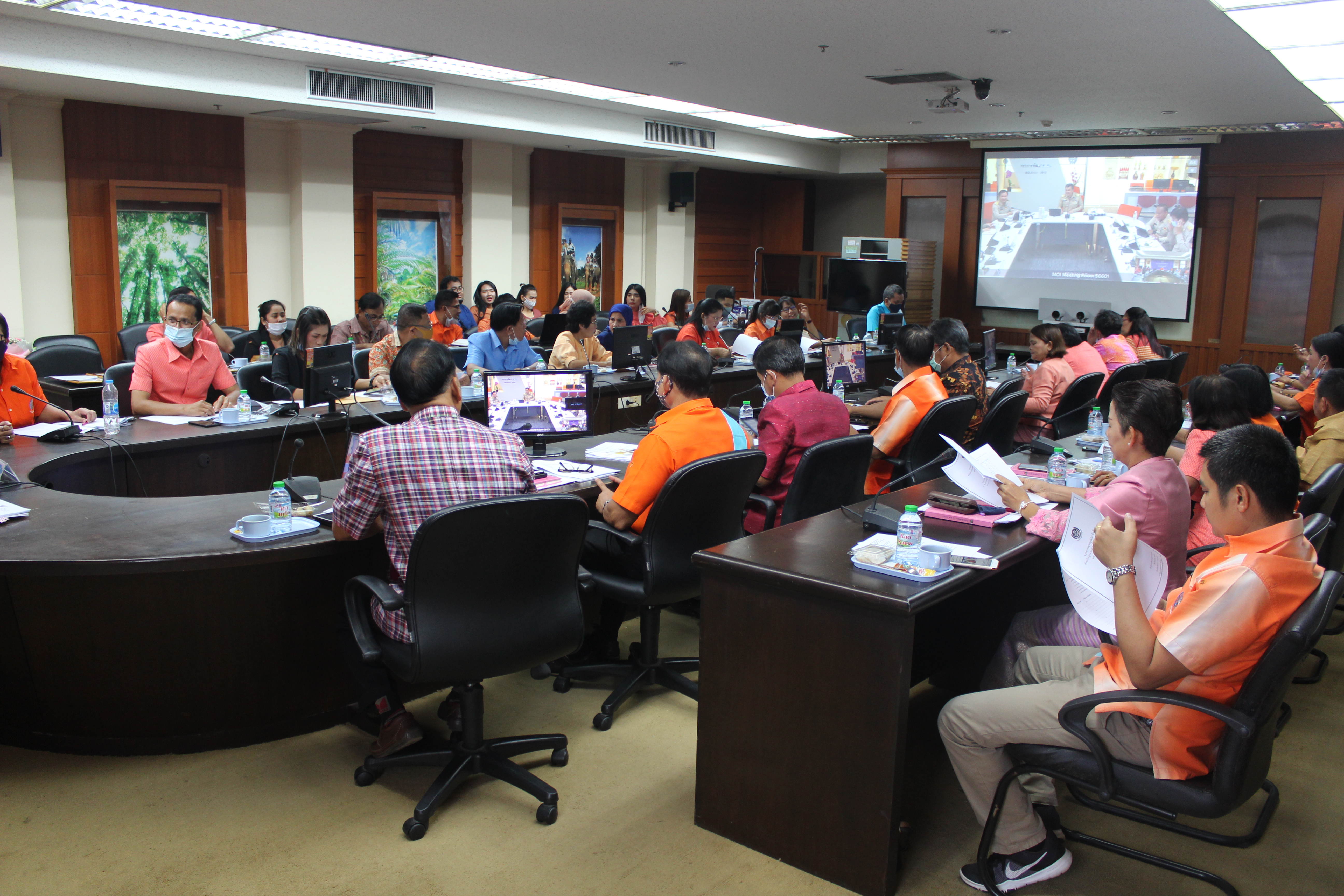 พช.สุราษฎร์ธานี  รับฟังการประชุมกรมการพัฒนาชุมชน ครั้งที่ 8/2563 ผ่านระบบวีดิทัศน์ทางไกล