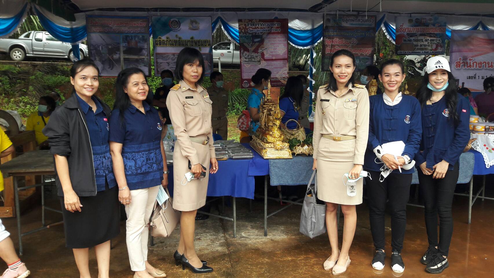 พช.สุราษฎร์ธานี  ร่วมกิจกรรม บำบัดทุกข์ บำรุงสุข สร้างรอยยิ้มให้ประชาชน