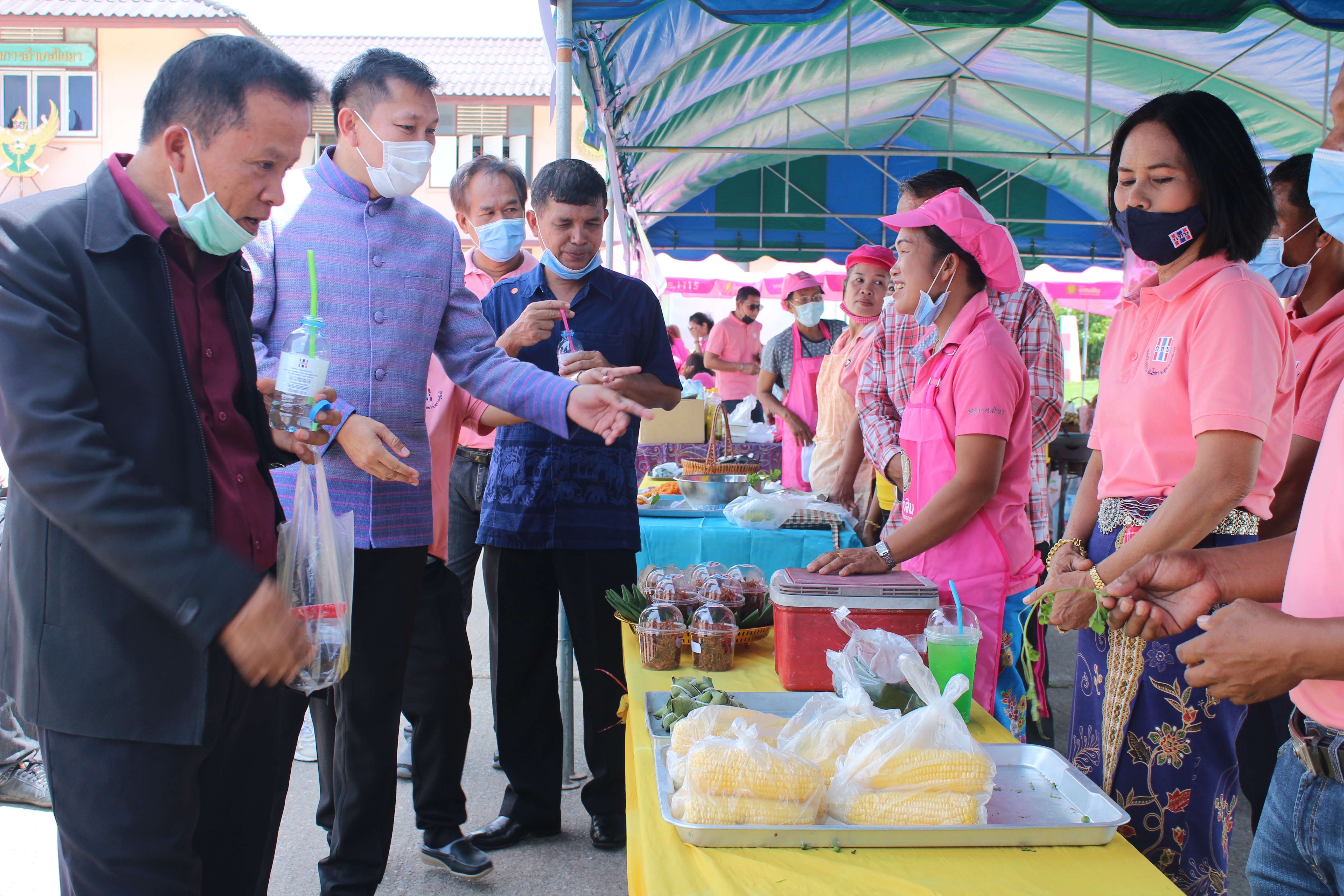 พจ.สุราษฎร์ธานี  ร่วมเป็นเกียรติเปิดตลาดนัดประชารัฐ กองทุนหมู่บ้าน อำเภอไชยา