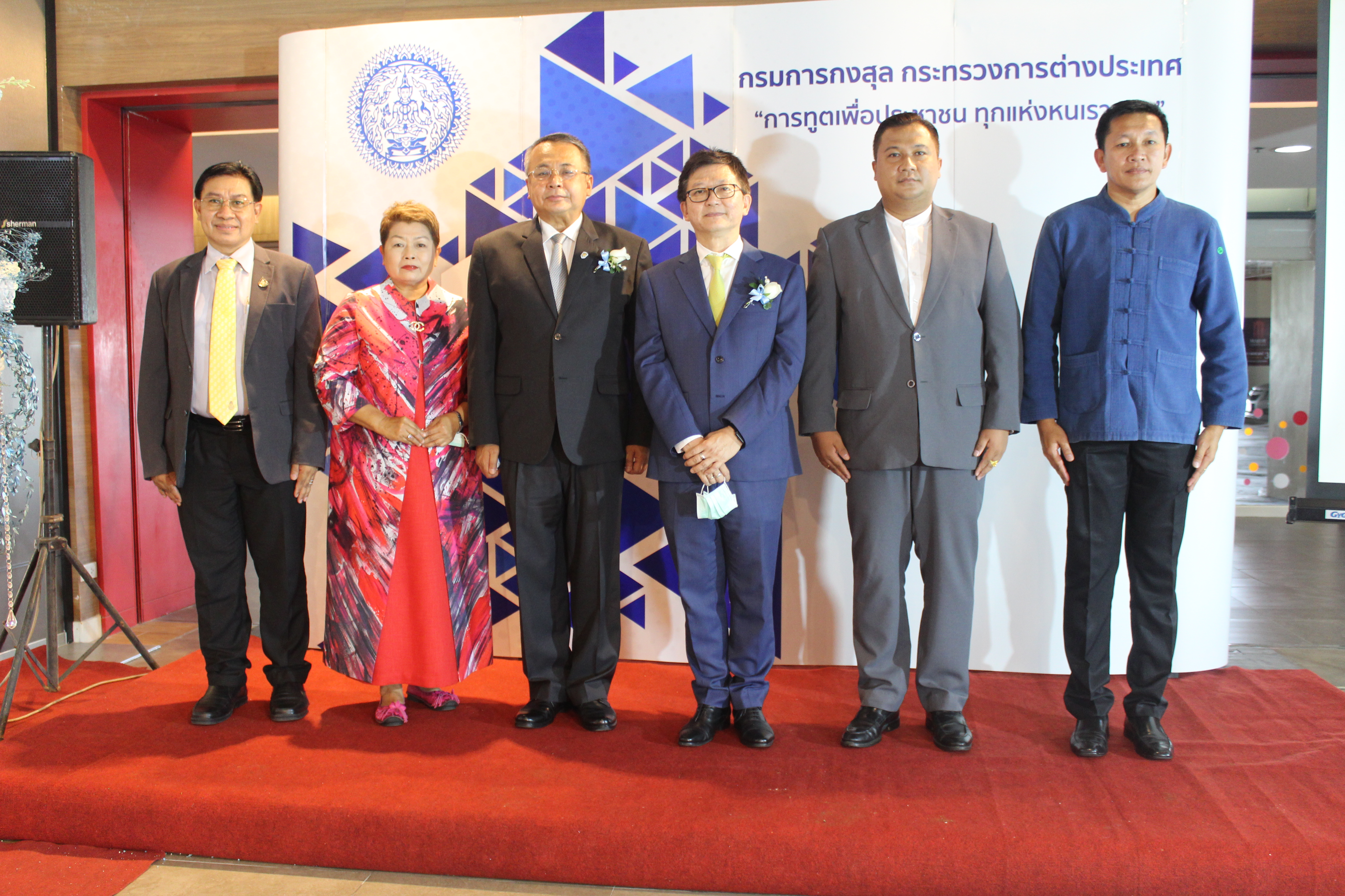 พจ.สุราษฎร์ธานี ร่วมแสดงความยินดี เนื่องในโอกาสเปิดสำนักงานหนังสือเดินทางชั่วคราวจังหวัดสุราษฎร์ธานี