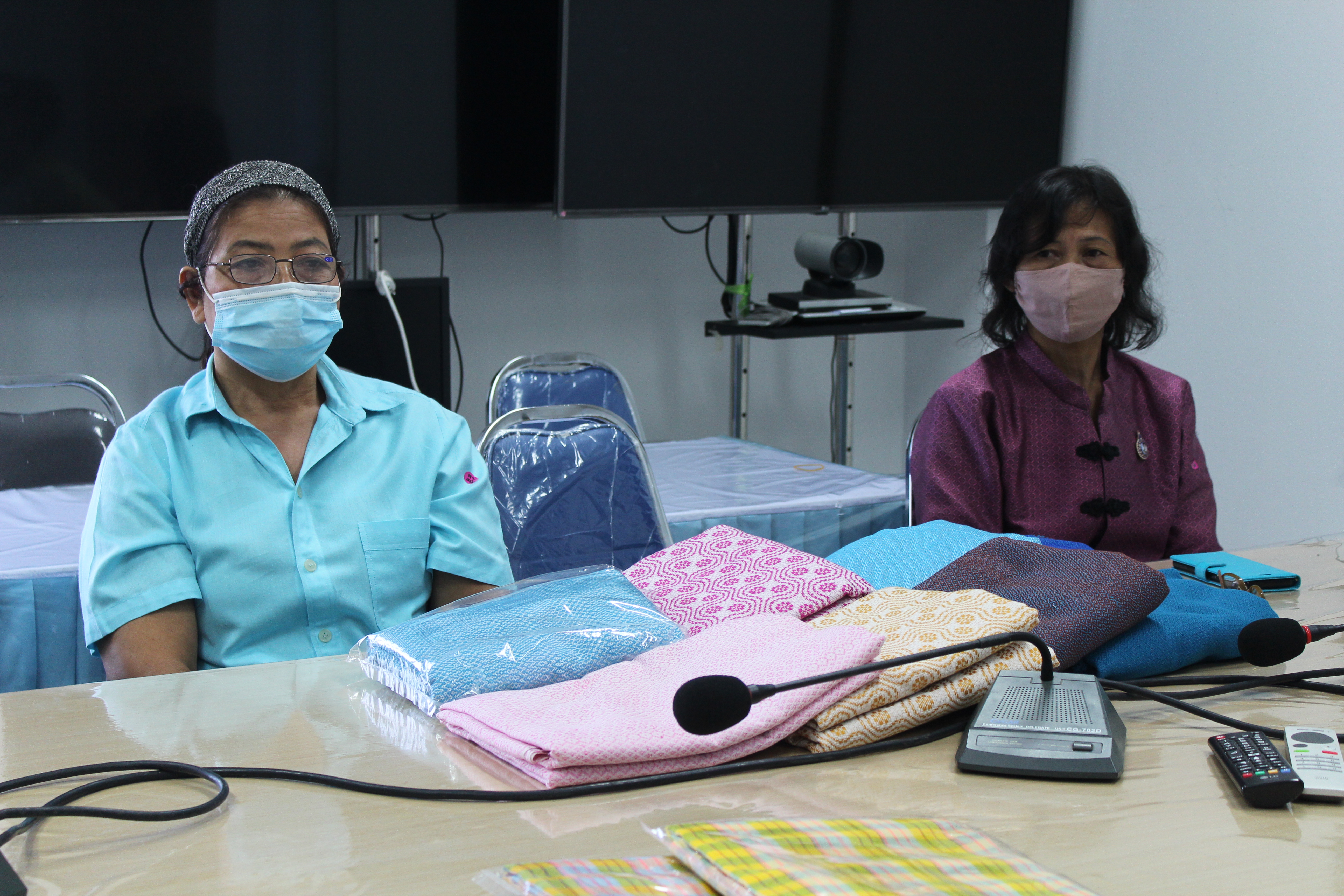 พช.สุราษฎร์ธานี เดินหน้าสืบสานอนุรักษ์ศิลป์ผ้าถิ่นไทย ดำรงไว้ในแผ่นดิน