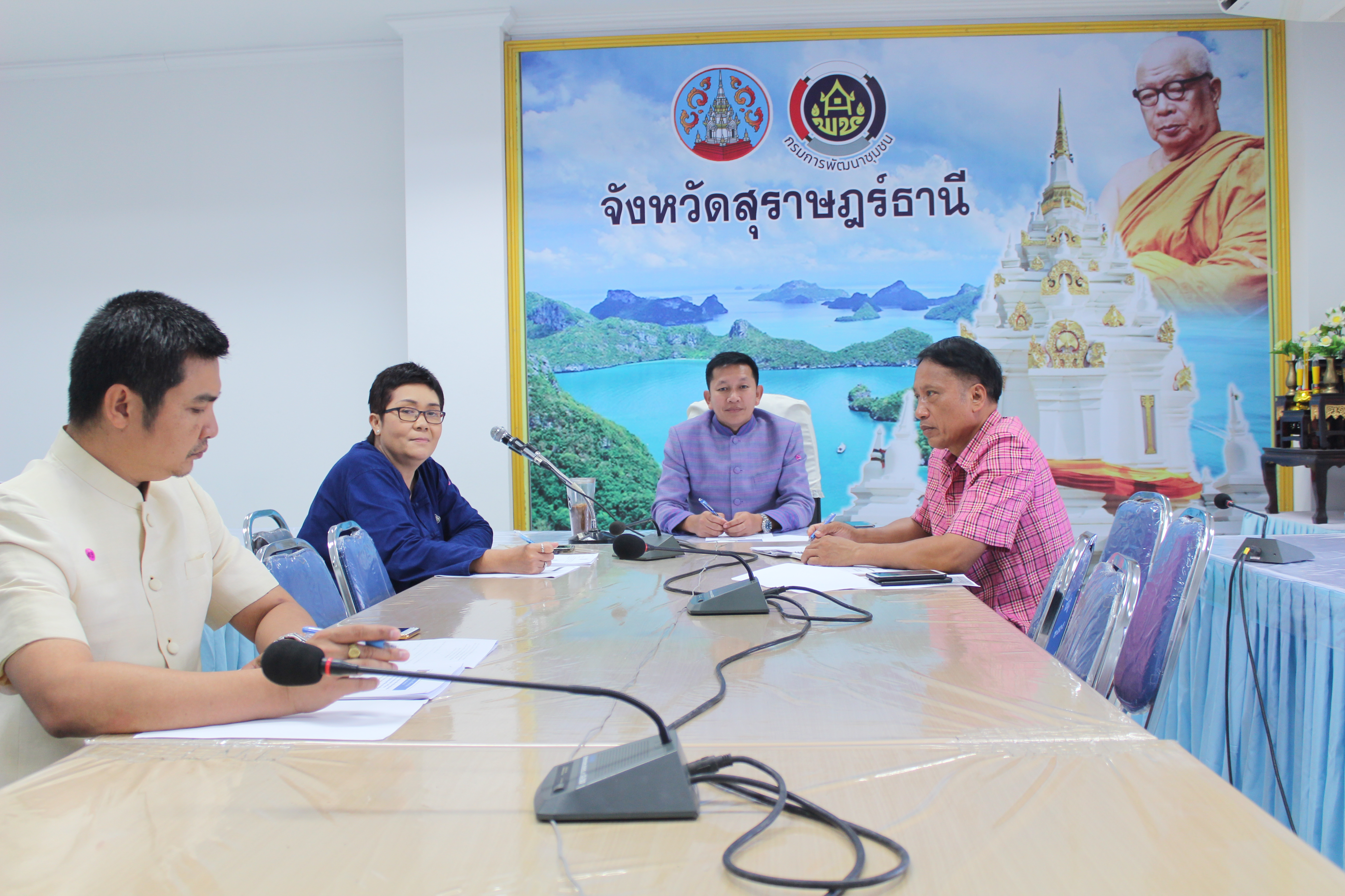 พช.สุราษฎร์ธานี  รับฟังการประชุมผ่านระบบวีดีทัศน์ทางไกล