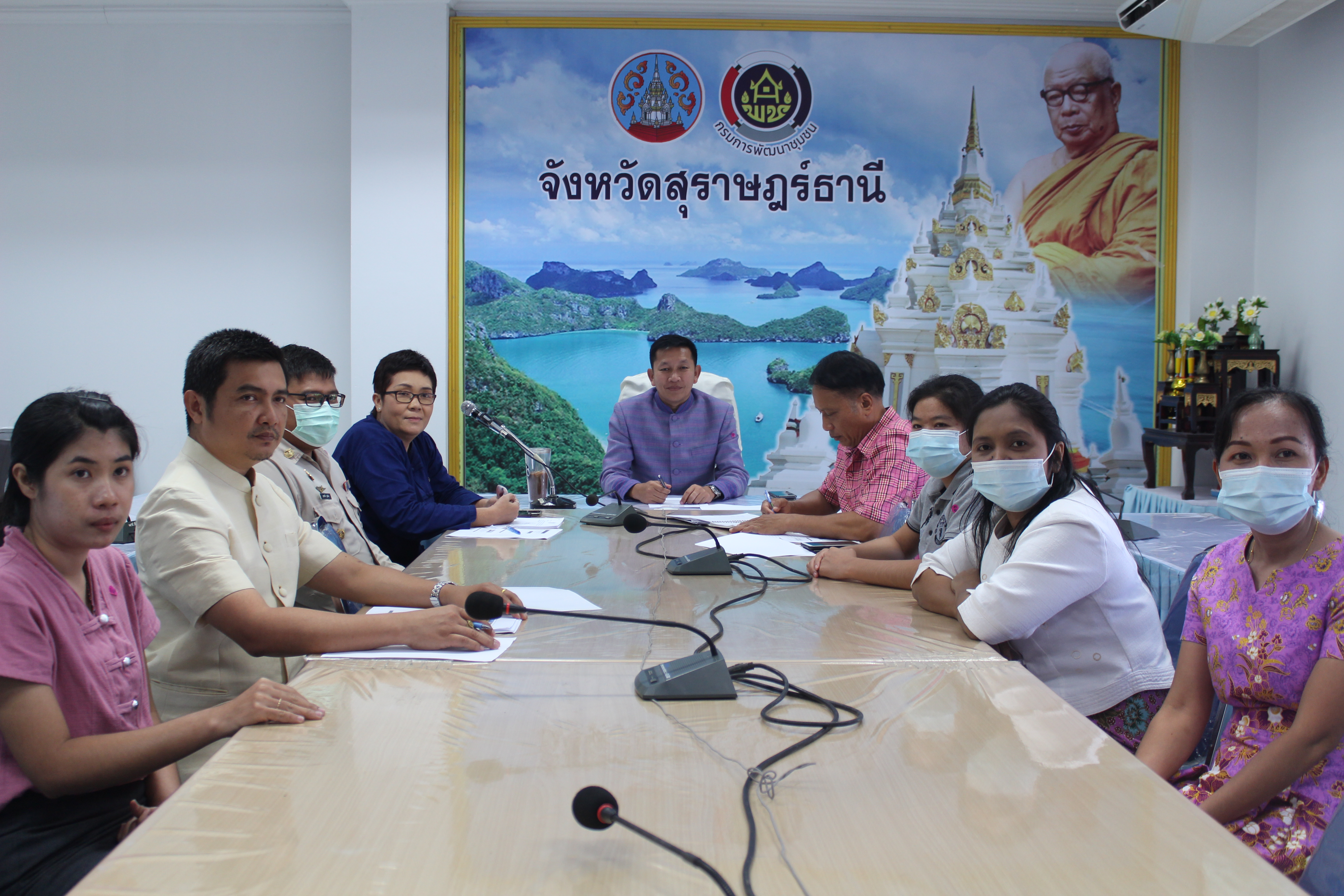 พช.สุราษฎร์ธานี  รับฟังการประชุมผ่านระบบวีดีทัศน์ทางไกล
