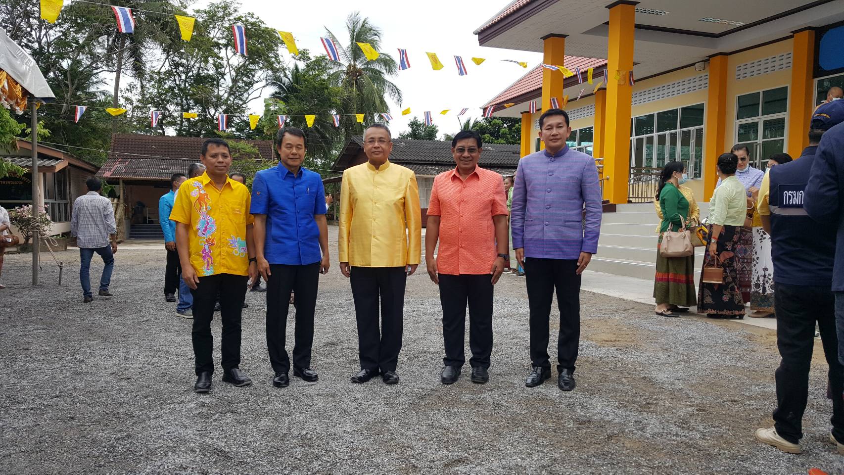 พช.สุราษฎร์ธานีเข้าร่วมทอดกฐิน ณ วัดพ่วง อ.กาญจนดิษฐ์