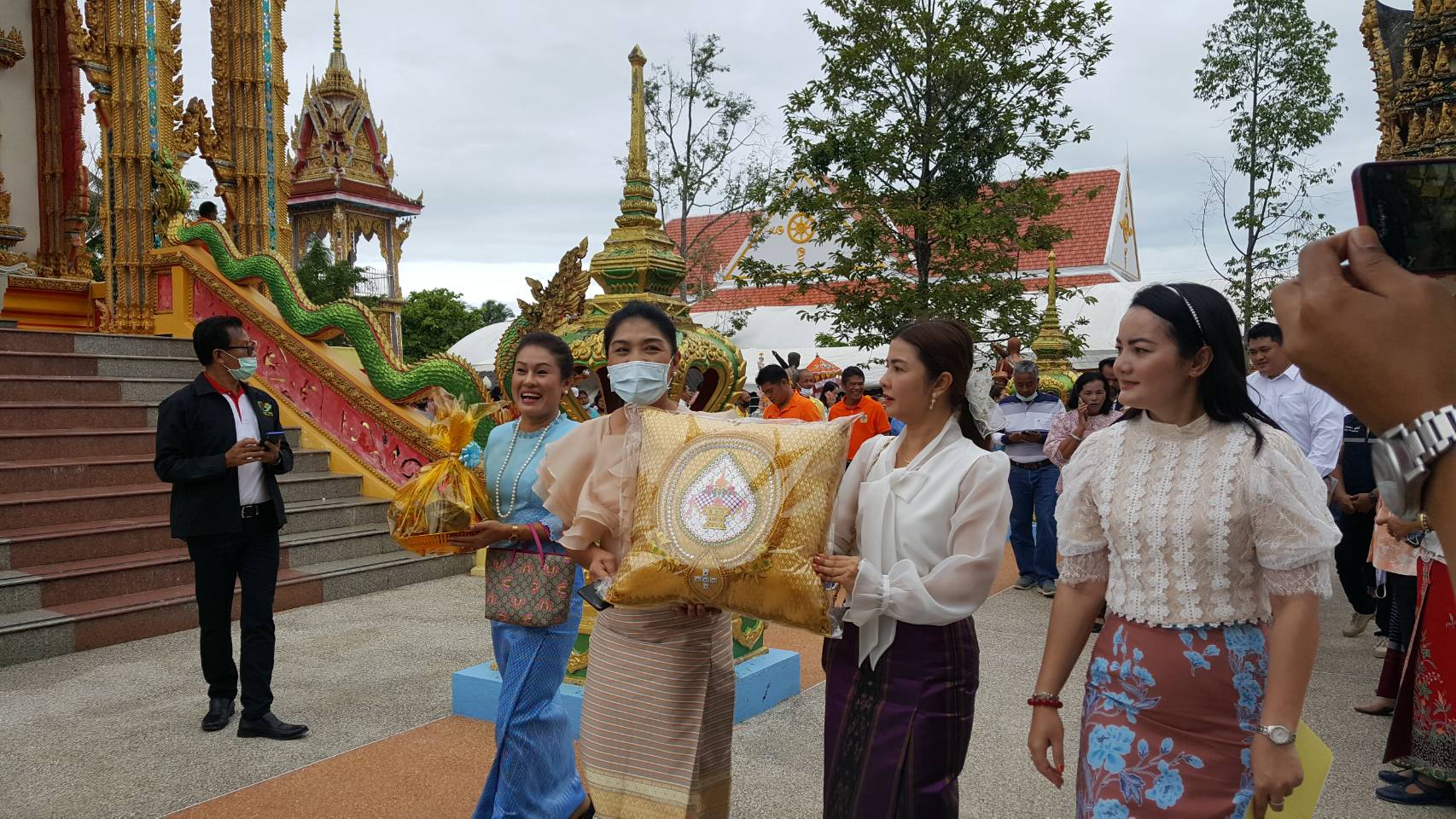 พช.สุราษฎร์ธานีเข้าร่วมทอดกฐิน ณ วัดพ่วง อ.กาญจนดิษฐ์