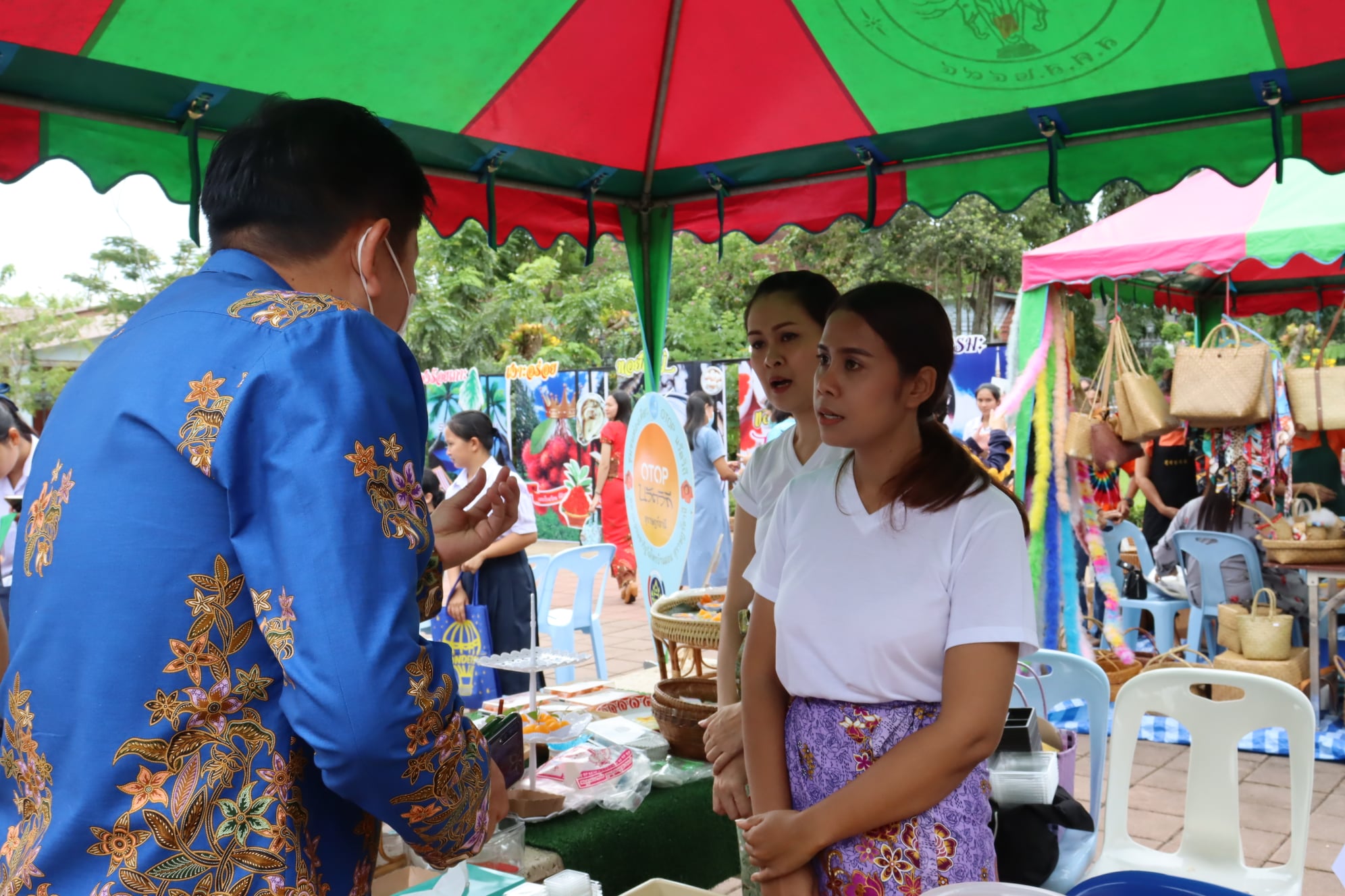 วิทยากรบรรยาย เรื่อง OTOP นวัตวิถี ในกิจกรรมแนะแนวอาชีพ:การสร้างเสริมประสบการณ์อาชีพ (Work experience) “นวัตวิถี ของดีเมืองร้อยเกาะ”