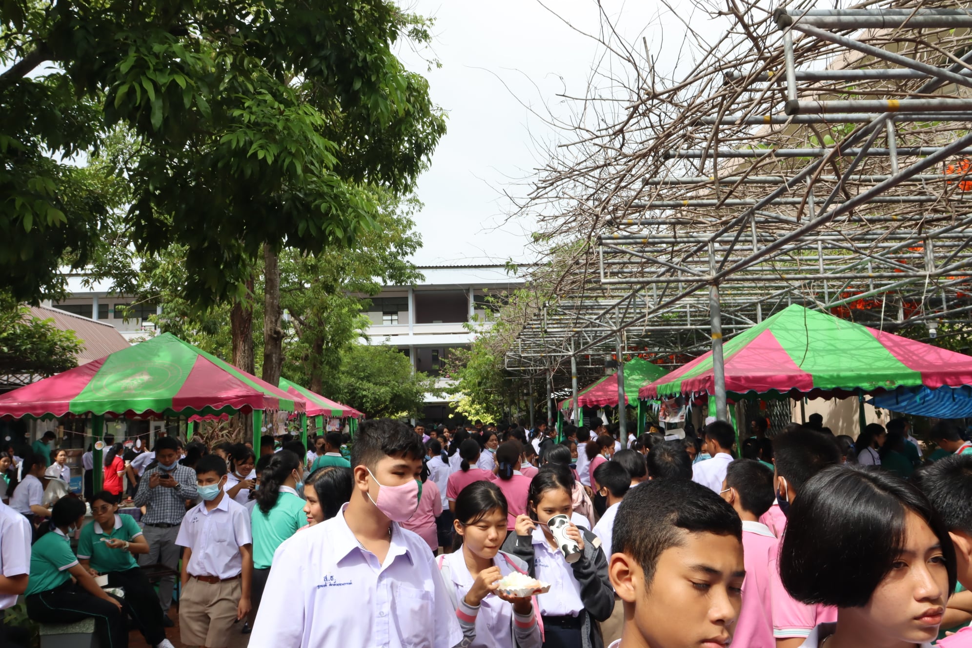 วิทยากรบรรยาย เรื่อง OTOP นวัตวิถี ในกิจกรรมแนะแนวอาชีพ:การสร้างเสริมประสบการณ์อาชีพ (Work experience) “นวัตวิถี ของดีเมืองร้อยเกาะ”