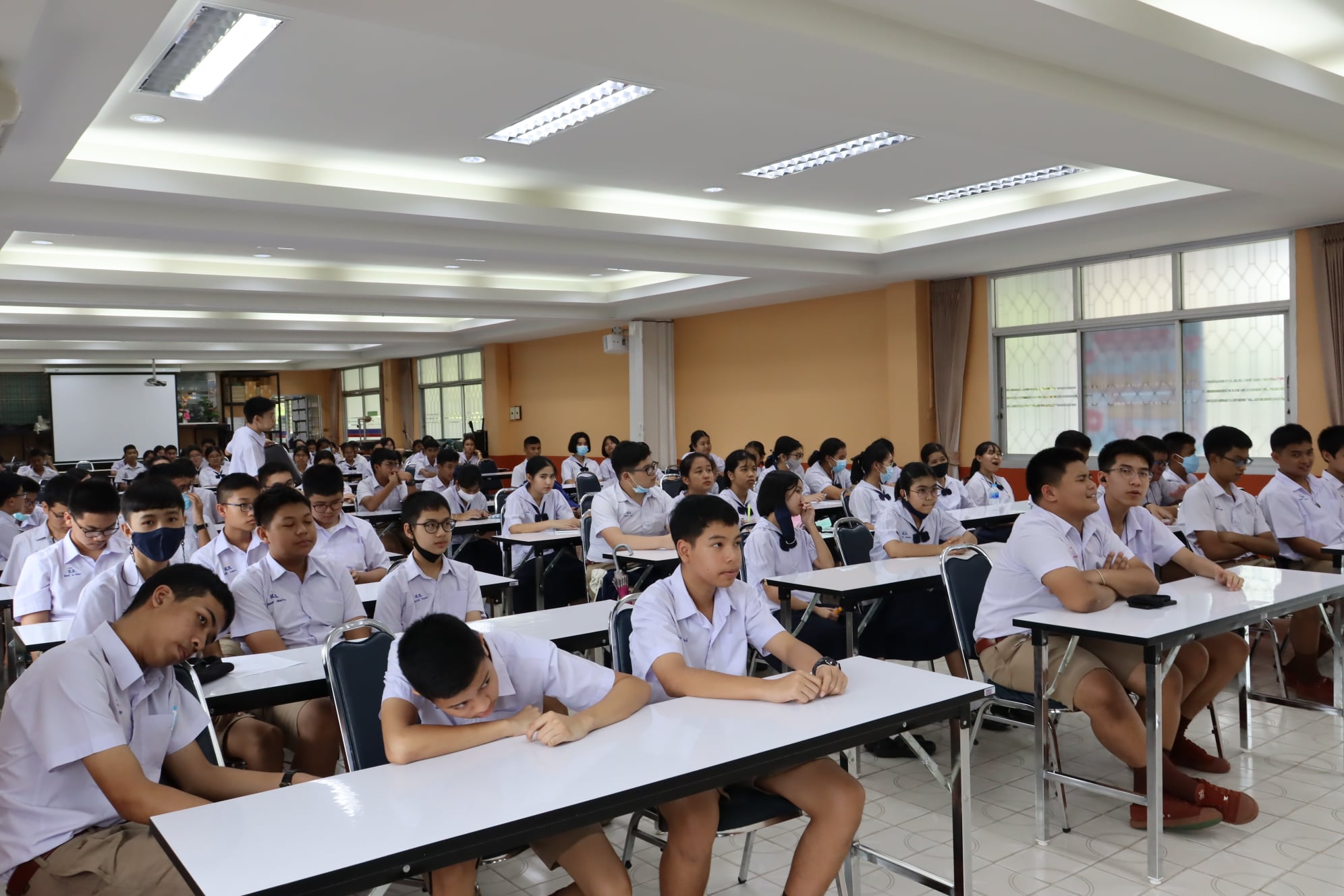 วิทยากรบรรยาย เรื่อง OTOP นวัตวิถี ในกิจกรรมแนะแนวอาชีพ:การสร้างเสริมประสบการณ์อาชีพ (Work experience) “นวัตวิถี ของดีเมืองร้อยเกาะ”