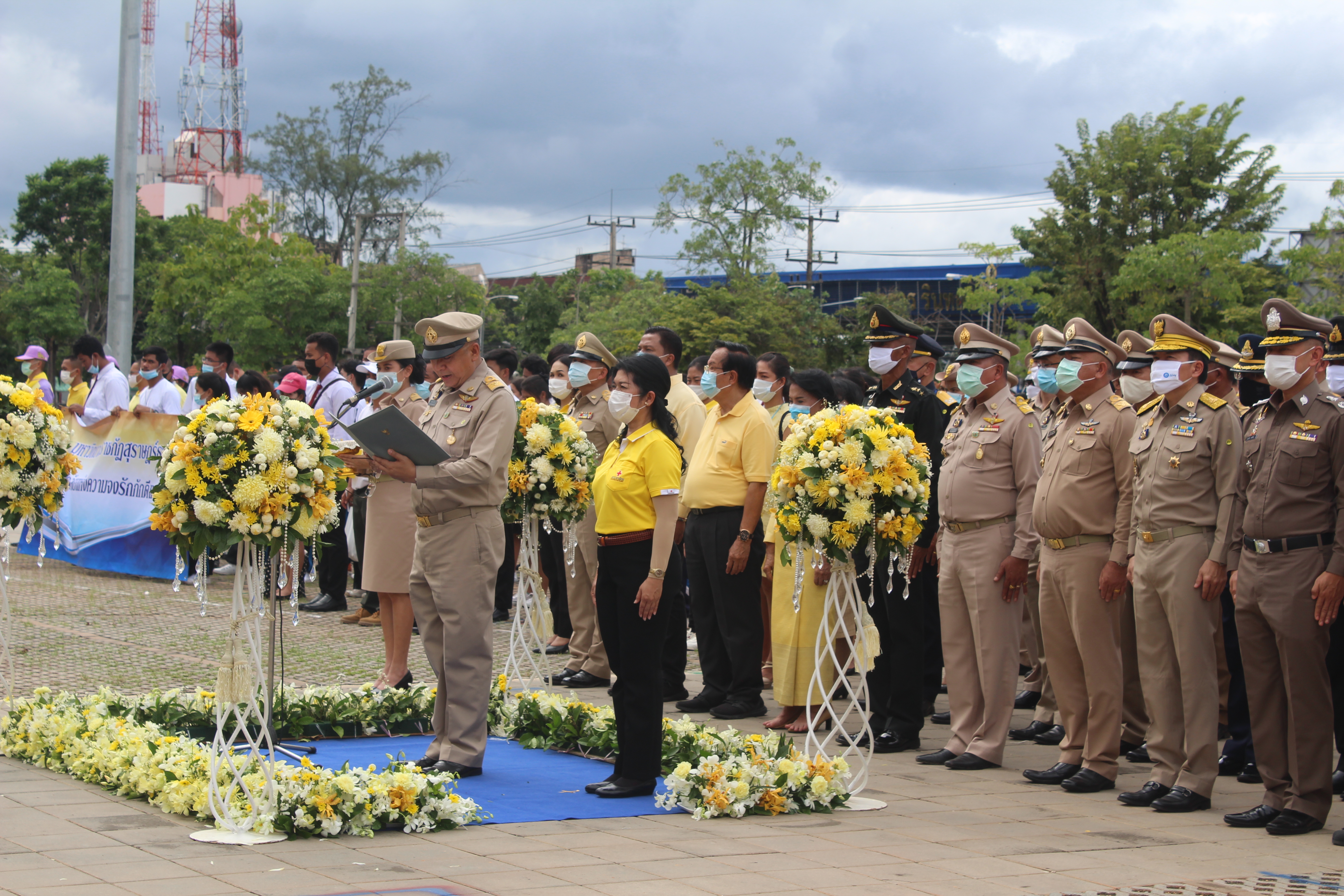จังหวัดสุราษฎร์ธานี  จัดงาน  “ สดุดีเทิดไท้องค์ราชัน ”