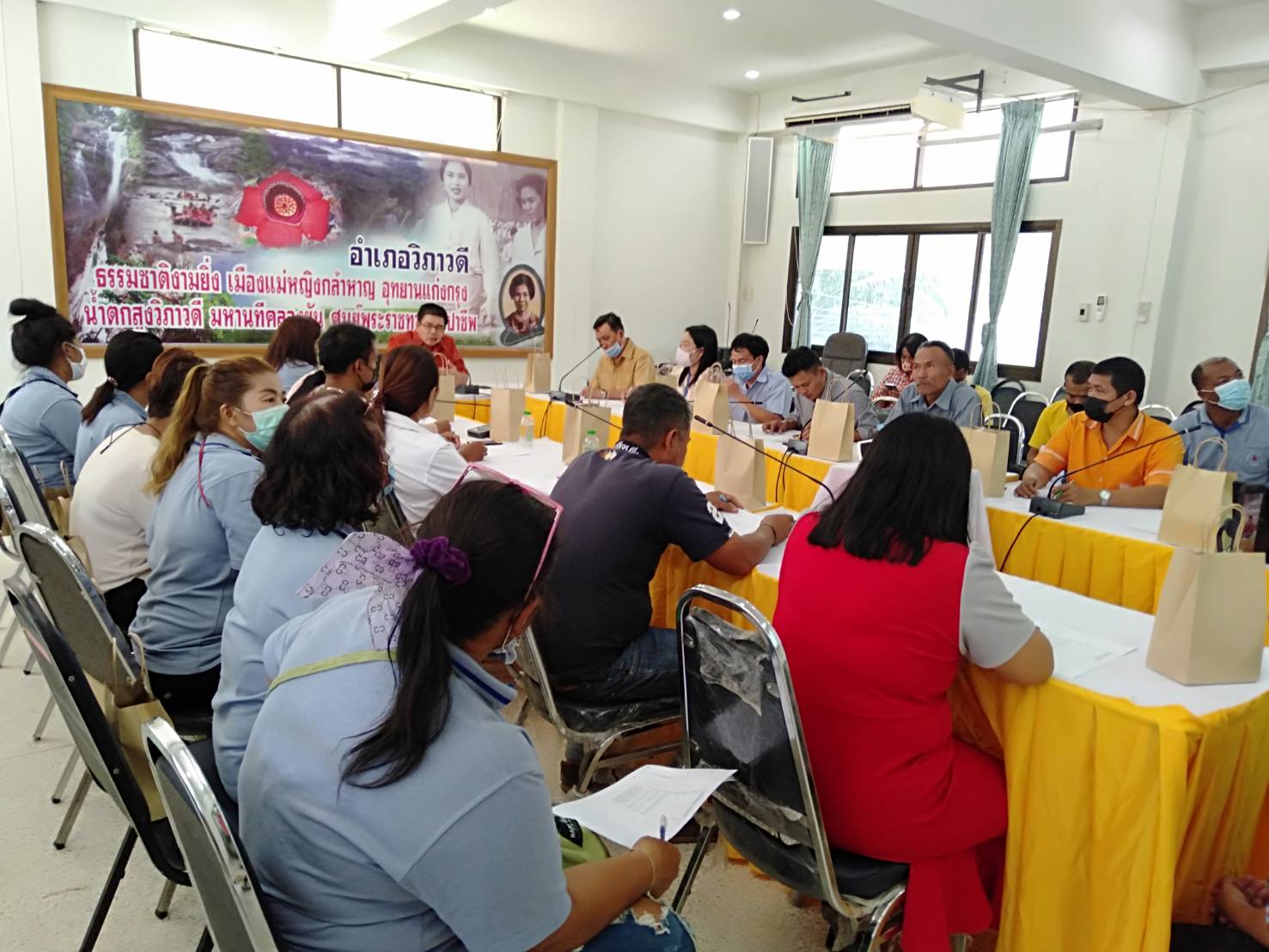 พช.จังหวัดสุราษฎร์ธานี ร่วมสังเกตการณ์การจัดเวทีรับรองคุณภาพ จปฐ.ปี 2563